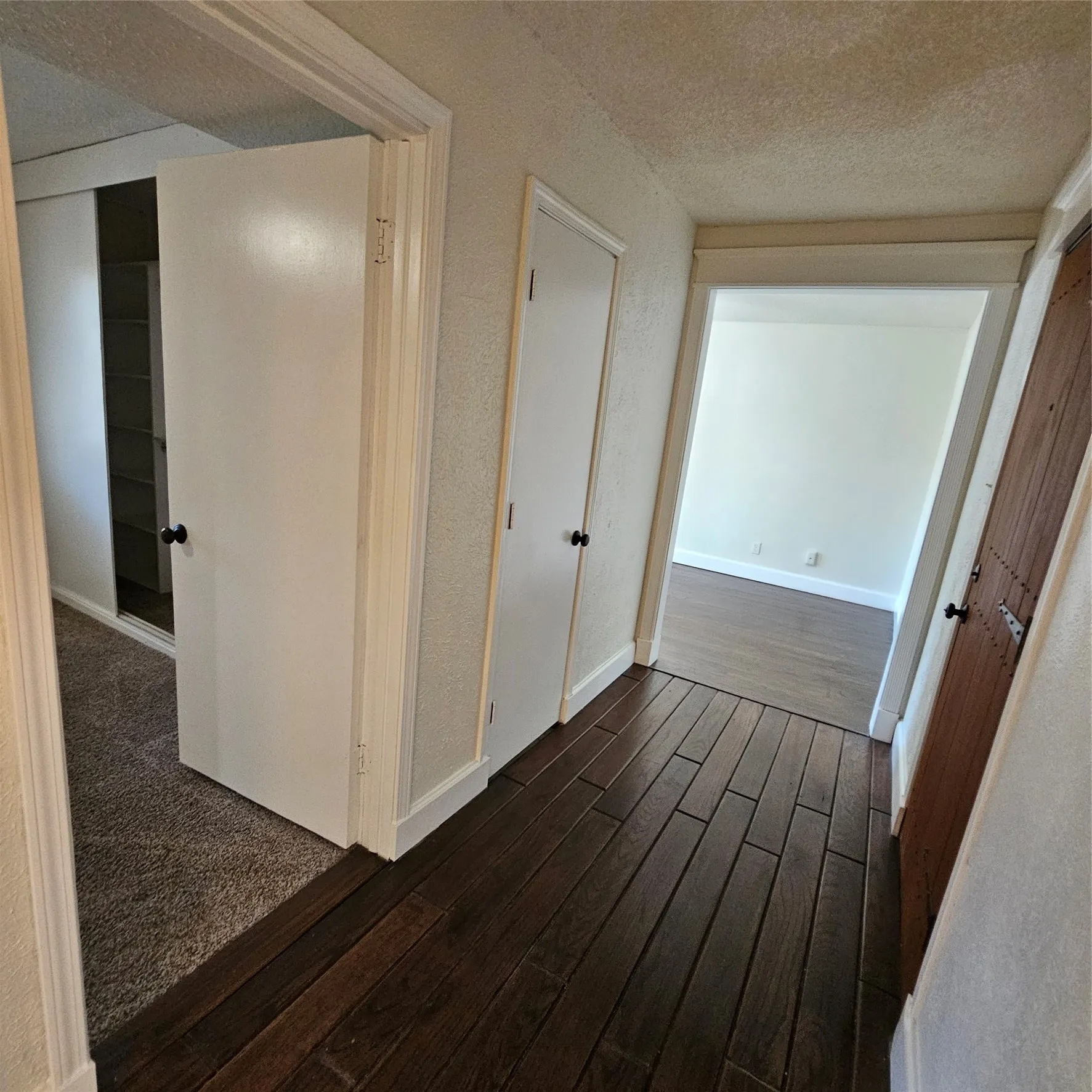 Condominium For Rent in Dallas County , 5919 Harvest Hill Road 2085, Dallas, Texas 75230, 1 Bedroom, 1 Bathroom, Garage spaces, 658 Sqft, built in 1970, Price $995, mls#21211485, Real Estate Agent in Dallas, Homes For Rent in Dallas county, Homes For Rent in Dallas, Realtor in Dallas Texas, Real Estate Brokerage Independent Realty Texas, Luminita Cordes Realtor