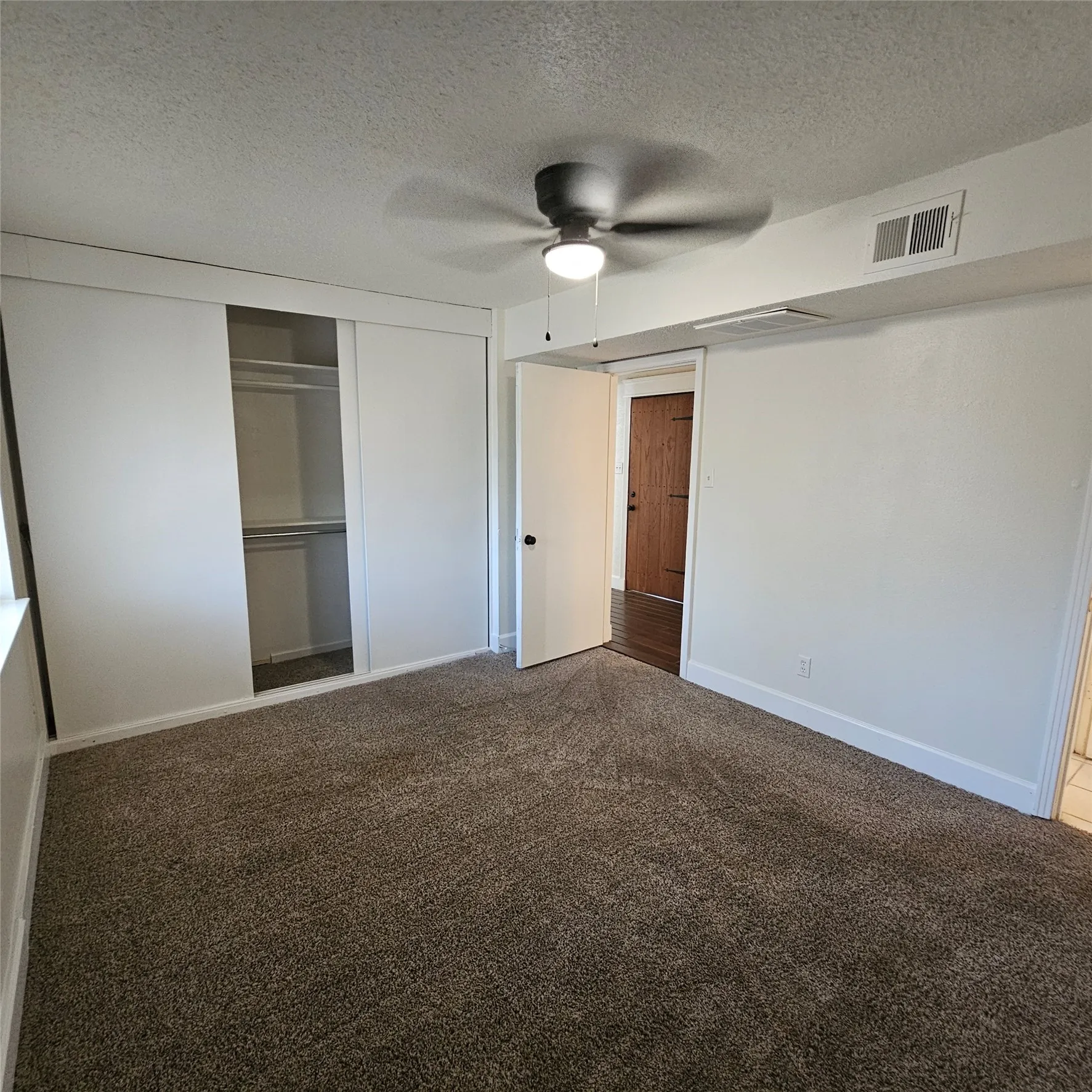Condominium For Rent in Dallas County , 5919 Harvest Hill Road 2085, Dallas, Texas 75230, 1 Bedroom, 1 Bathroom, Garage spaces, 658 Sqft, built in 1970, Price $995, mls#21211485, Real Estate Agent in Dallas, Homes For Rent in Dallas county, Homes For Rent in Dallas, Realtor in Dallas Texas, Real Estate Brokerage Independent Realty Texas, Luminita Cordes Realtor