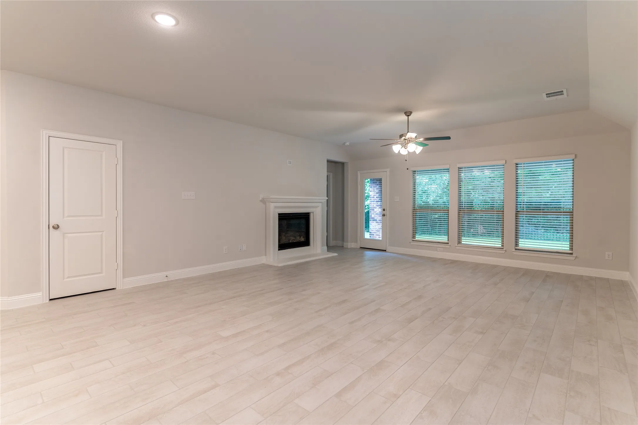 Single Family Residence For Sale in Collin County , 1314 Elizabeth Street, Anna, Texas 75409, 4 Bedroom, 2 Bathroom, 2 Garage spaces, 2,201 Sqft, built in 2021, Preowned, mls#21211492, Real Estate Agent in Anna, Homes For Sale in Collin county, Homes For Sale in Anna, Realtor in Anna Texas, Real Estate Brokerage Independent Realty Texas, Luminita Cordes Realtor