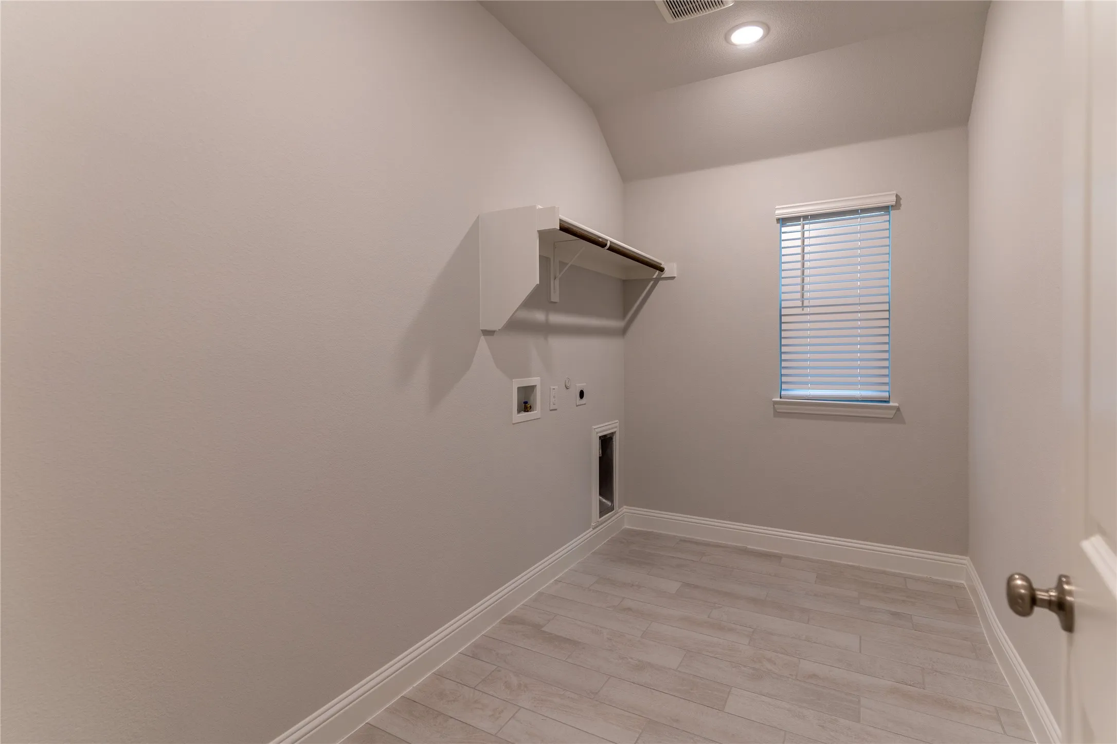 Single Family Residence For Sale in Collin County , 1314 Elizabeth Street, Anna, Texas 75409, 4 Bedroom, 2 Bathroom, 2 Garage spaces, 2,201 Sqft, built in 2021, Preowned, mls#21211492, Real Estate Agent in Anna, Homes For Sale in Collin county, Homes For Sale in Anna, Realtor in Anna Texas, Real Estate Brokerage Independent Realty Texas, Luminita Cordes Realtor