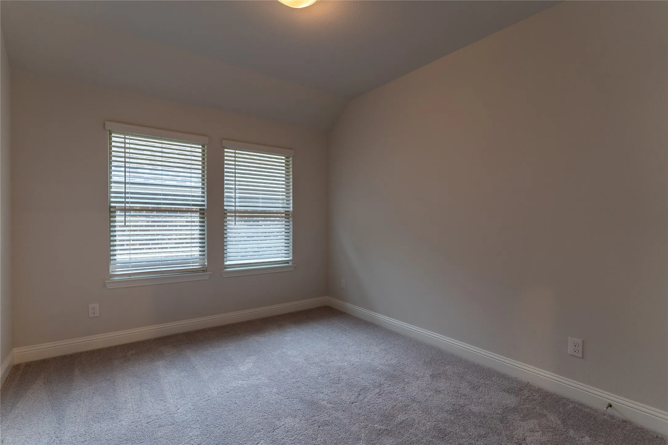 Single Family Residence For Sale in Collin County , 1314 Elizabeth Street, Anna, Texas 75409, 4 Bedroom, 2 Bathroom, 2 Garage spaces, 2,201 Sqft, built in 2021, Preowned, mls#21211492, Real Estate Agent in Anna, Homes For Sale in Collin county, Homes For Sale in Anna, Realtor in Anna Texas, Real Estate Brokerage Independent Realty Texas, Luminita Cordes Realtor