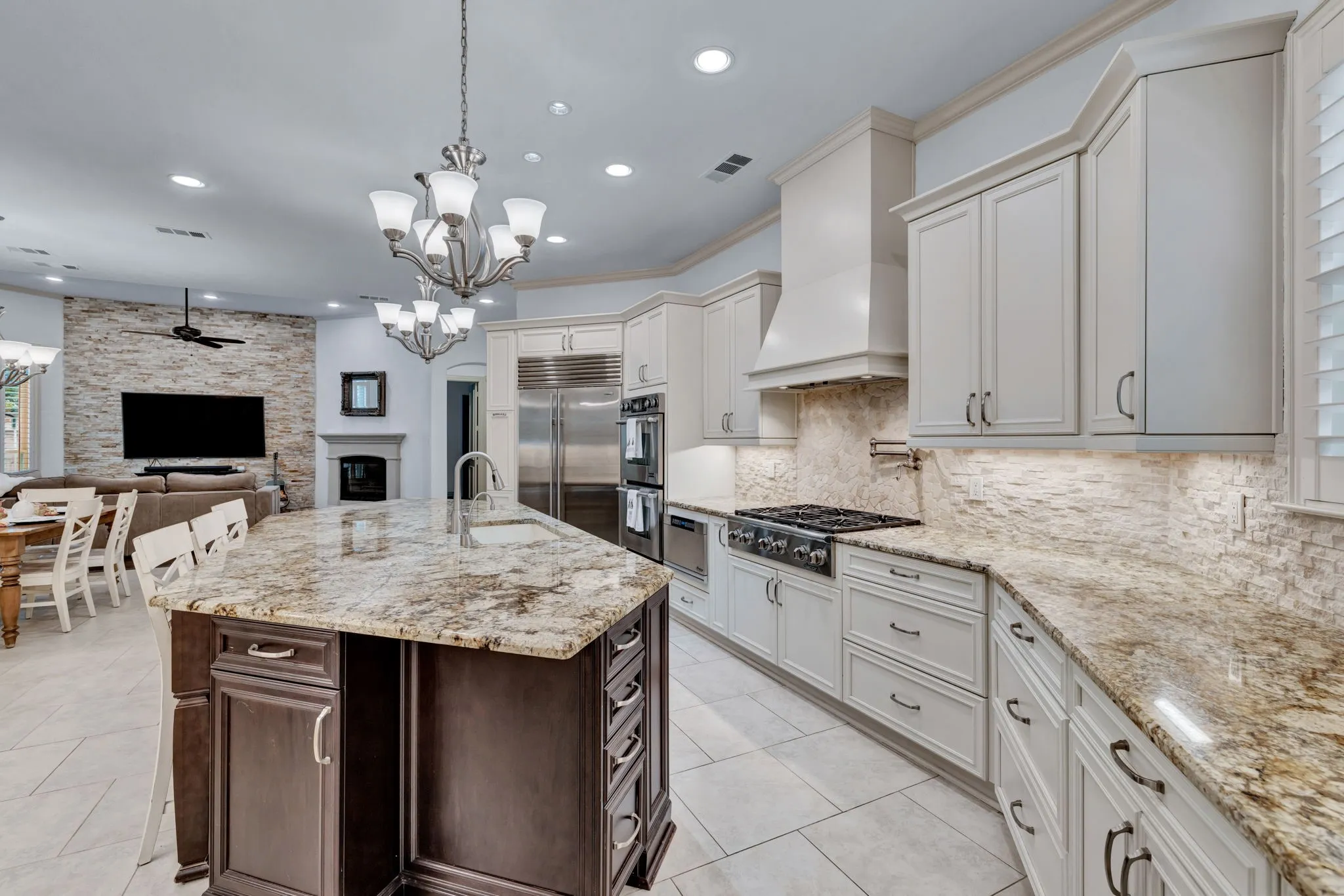 Single Family Residence For Sale in Tarrant County , 1351 Province Lane, Southlake, Texas 76092, 5 Bedroom, 5 Bathroom, 3 Garage spaces, 4,785 Sqft, built in 2001, mls#21210974, Real Estate Agent in Southlake, Homes For Sale in Tarrant county, Homes For Sale in Southlake, Realtor in Southlake Texas, Real Estate Brokerage Independent Realty Texas, Luminita Cordes Realtor