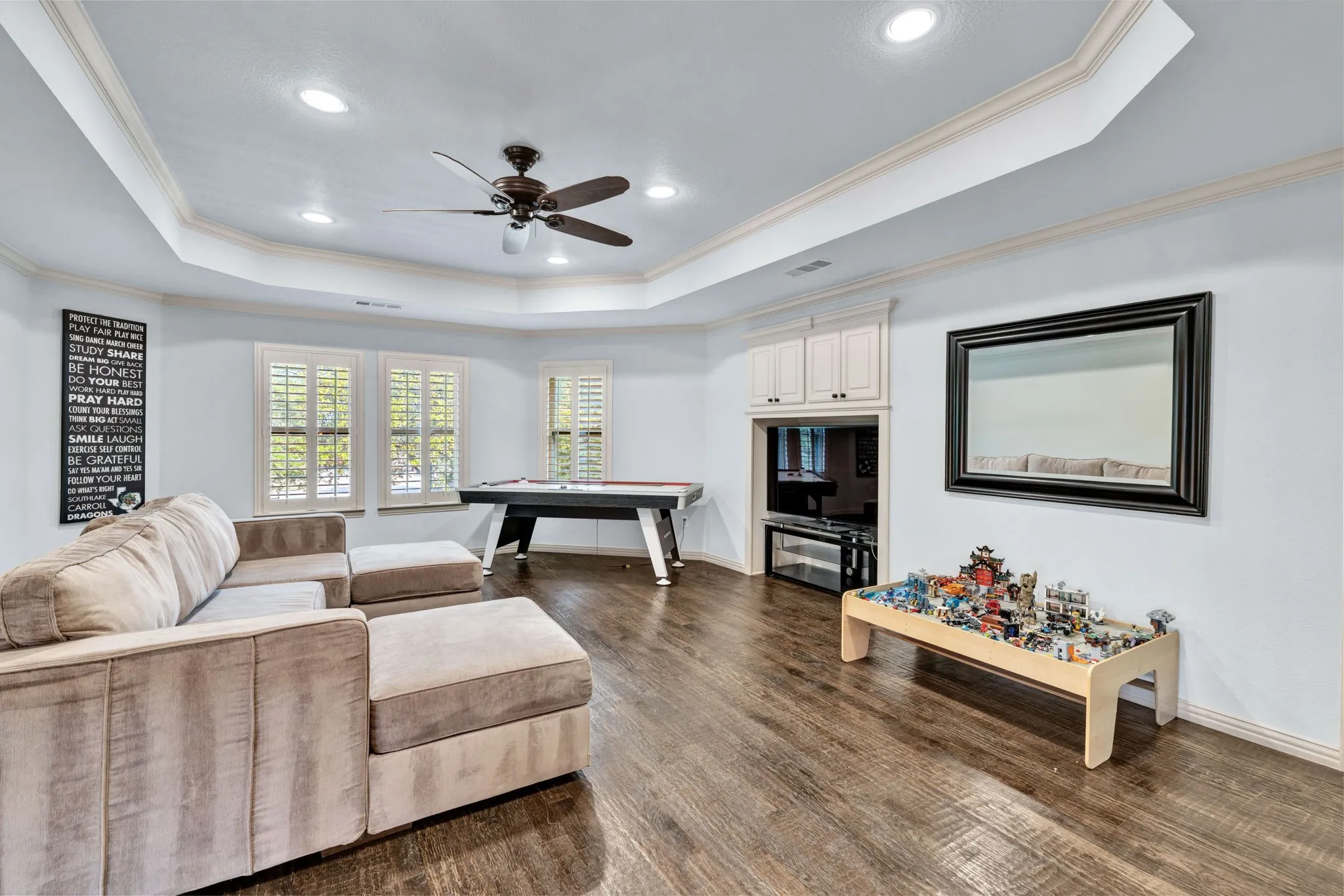 Single Family Residence For Sale in Tarrant County , 1351 Province Lane, Southlake, Texas 76092, 5 Bedroom, 5 Bathroom, 3 Garage spaces, 4,785 Sqft, built in 2001, mls#21210974, Real Estate Agent in Southlake, Homes For Sale in Tarrant county, Homes For Sale in Southlake, Realtor in Southlake Texas, Real Estate Brokerage Independent Realty Texas, Luminita Cordes Realtor
