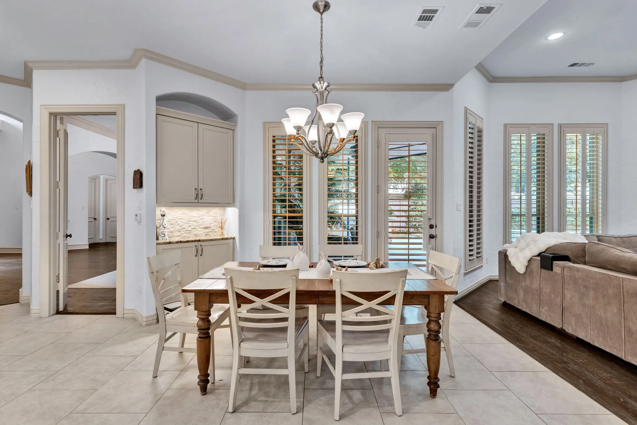 Single Family Residence For Sale in Tarrant County , 1351 Province Lane, Southlake, Texas 76092, 5 Bedroom, 5 Bathroom, 3 Garage spaces, 4,785 Sqft, built in 2001, mls#21210974, Real Estate Agent in Southlake, Homes For Sale in Tarrant county, Homes For Sale in Southlake, Realtor in Southlake Texas, Real Estate Brokerage Independent Realty Texas, Luminita Cordes Realtor