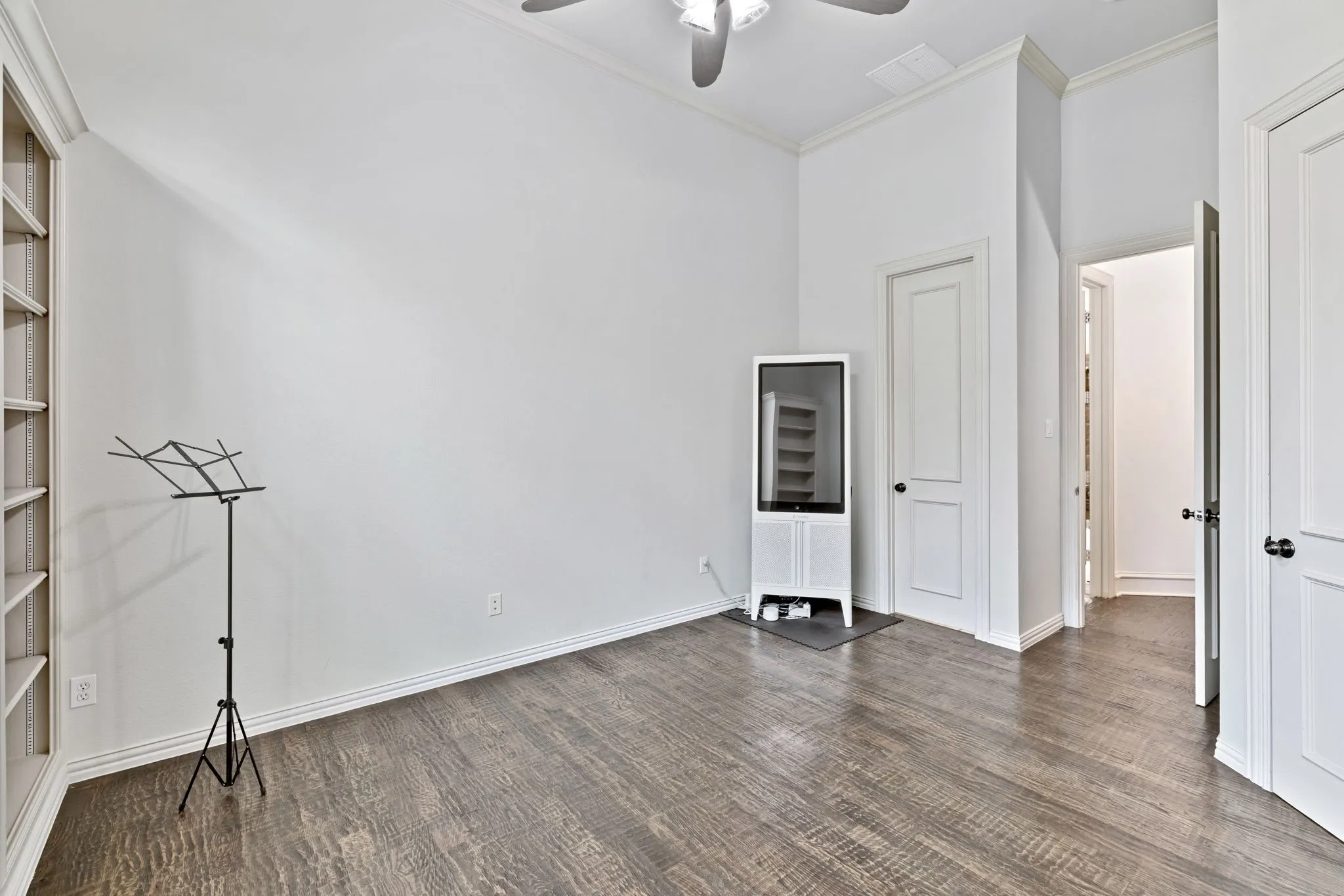 Single Family Residence For Sale in Tarrant County , 1351 Province Lane, Southlake, Texas 76092, 5 Bedroom, 5 Bathroom, 3 Garage spaces, 4,785 Sqft, built in 2001, mls#21210974, Real Estate Agent in Southlake, Homes For Sale in Tarrant county, Homes For Sale in Southlake, Realtor in Southlake Texas, Real Estate Brokerage Independent Realty Texas, Luminita Cordes Realtor