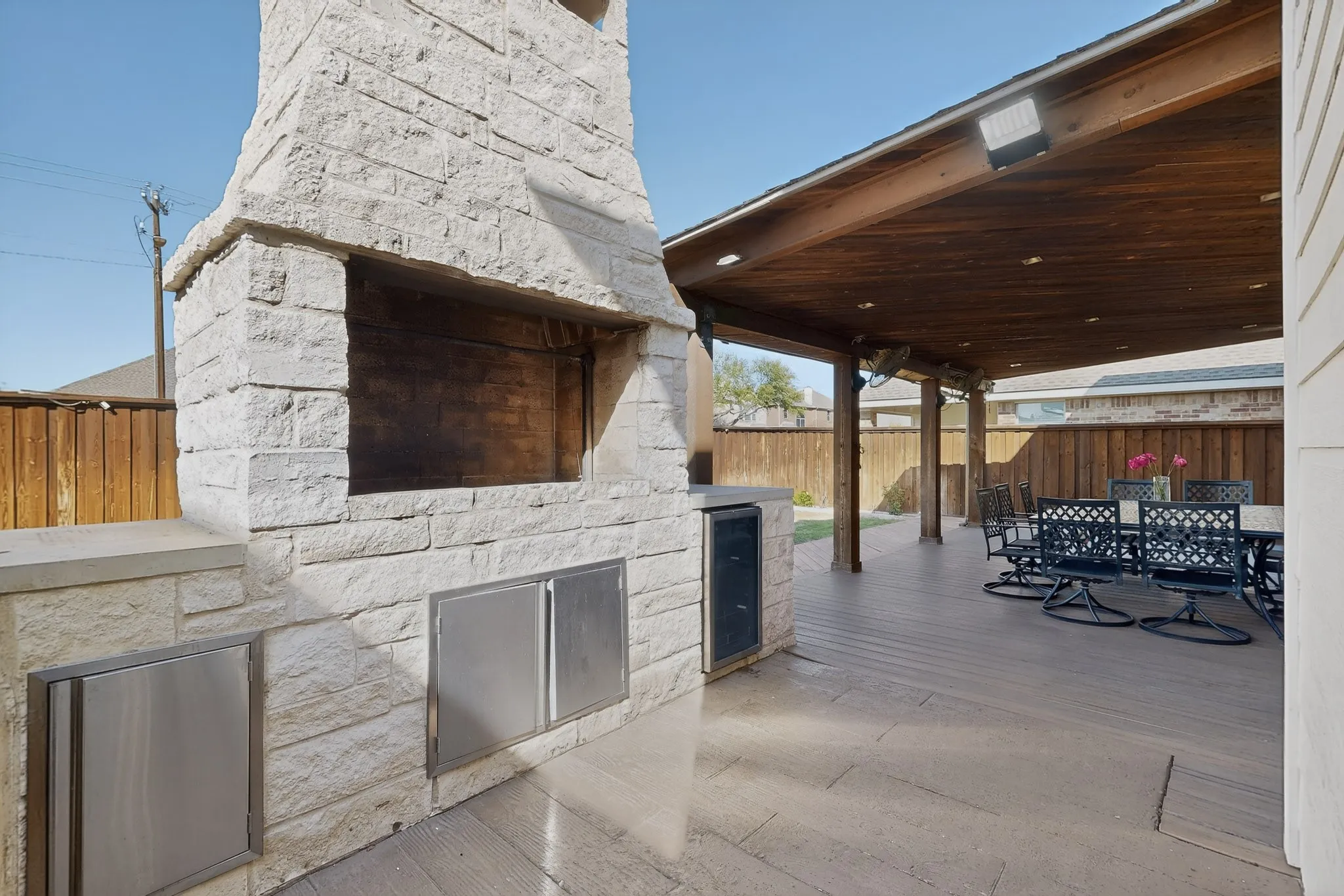 Single Family Residence For Sale in Tarrant County , 4541 Indian Rock Drive, Fort Worth, Texas 76244, 4 Bedroom, 3 Bathroom, 2 Garage spaces, 2,772 Sqft, built in 2002, Preowned, mls#21210468, Real Estate Agent in Fort Worth, Homes For Sale in Tarrant county, Homes For Sale in Fort Worth, Realtor in Fort Worth Texas, Real Estate Brokerage Independent Realty Texas, Luminita Cordes Realtor
