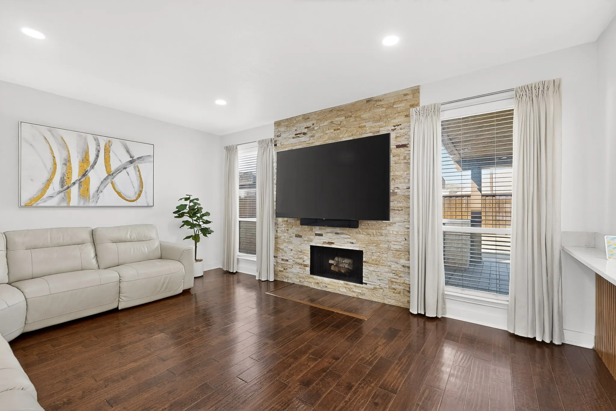 Single Family Residence For Sale in Tarrant County , 4541 Indian Rock Drive, Fort Worth, Texas 76244, 4 Bedroom, 3 Bathroom, 2 Garage spaces, 2,772 Sqft, built in 2002, Preowned, mls#21210468, Real Estate Agent in Fort Worth, Homes For Sale in Tarrant county, Homes For Sale in Fort Worth, Realtor in Fort Worth Texas, Real Estate Brokerage Independent Realty Texas, Luminita Cordes Realtor
