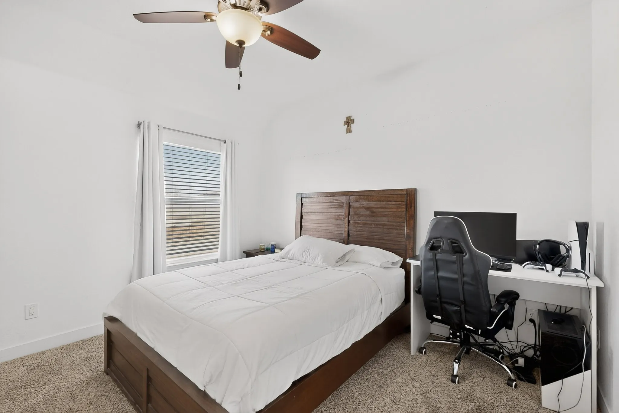 Single Family Residence For Sale in Tarrant County , 4541 Indian Rock Drive, Fort Worth, Texas 76244, 4 Bedroom, 3 Bathroom, 2 Garage spaces, 2,772 Sqft, built in 2002, Preowned, mls#21210468, Real Estate Agent in Fort Worth, Homes For Sale in Tarrant county, Homes For Sale in Fort Worth, Realtor in Fort Worth Texas, Real Estate Brokerage Independent Realty Texas, Luminita Cordes Realtor