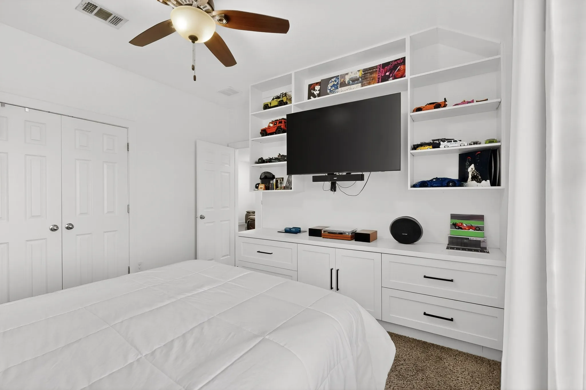 Single Family Residence For Sale in Tarrant County , 4541 Indian Rock Drive, Fort Worth, Texas 76244, 4 Bedroom, 3 Bathroom, 2 Garage spaces, 2,772 Sqft, built in 2002, Preowned, mls#21210468, Real Estate Agent in Fort Worth, Homes For Sale in Tarrant county, Homes For Sale in Fort Worth, Realtor in Fort Worth Texas, Real Estate Brokerage Independent Realty Texas, Luminita Cordes Realtor