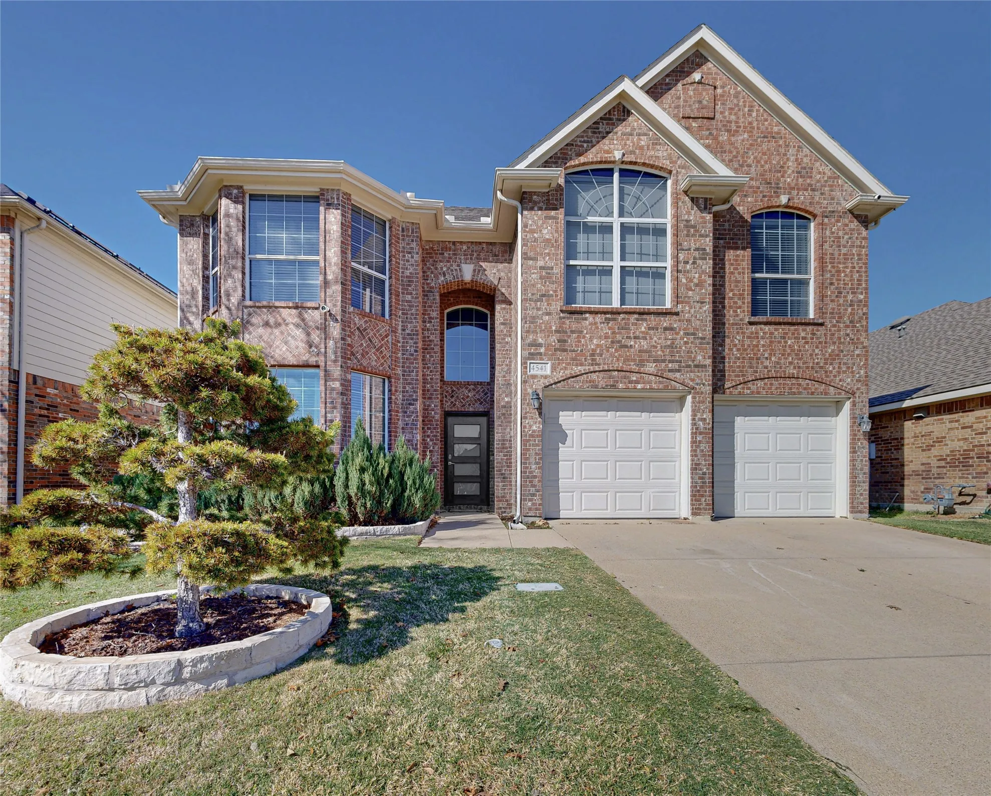 Single Family Residence For Sale in Tarrant County , 4541 Indian Rock Drive, Fort Worth, Texas 76244, 4 Bedroom, 3 Bathroom, 2 Garage spaces, 2,772 Sqft, built in 2002, Preowned, mls#21210468, Real Estate Agent in Fort Worth, Homes For Sale in Tarrant county, Homes For Sale in Fort Worth, Realtor in Fort Worth Texas, Real Estate Brokerage Independent Realty Texas, Luminita Cordes Realtor