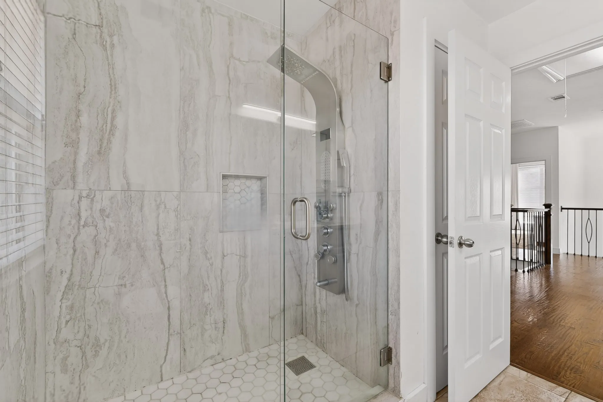 Single Family Residence For Sale in Tarrant County , 4541 Indian Rock Drive, Fort Worth, Texas 76244, 4 Bedroom, 3 Bathroom, 2 Garage spaces, 2,772 Sqft, built in 2002, Preowned, mls#21210468, Real Estate Agent in Fort Worth, Homes For Sale in Tarrant county, Homes For Sale in Fort Worth, Realtor in Fort Worth Texas, Real Estate Brokerage Independent Realty Texas, Luminita Cordes Realtor