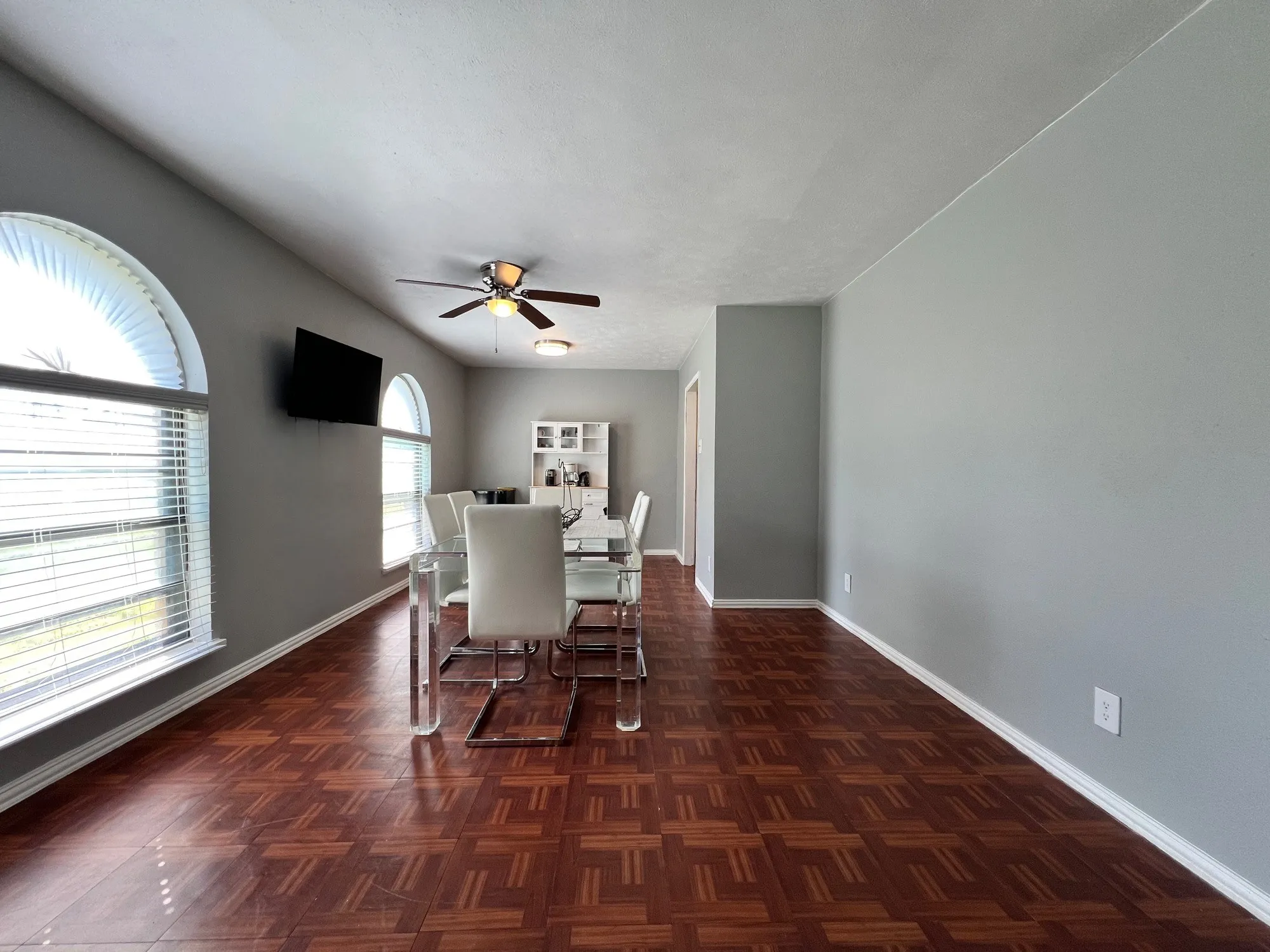Single Family Residence For Sale in Dallas County , 5609 Kerry Lane, Garland, Texas 75043, 3 Bedrooms, 2 Bathrooms, 2 Garage spaces, 1,749 Sqft, built in 1977, Preowned, Price $274,900, mls#21211679, Real Estate Agent in Garland, Homes For Sale in Dallas county, Homes For Sale in Garland, Realtor in Garland Texas, Real Estate Brokerage Independent Realty Texas, Luminita Cordes Realtor