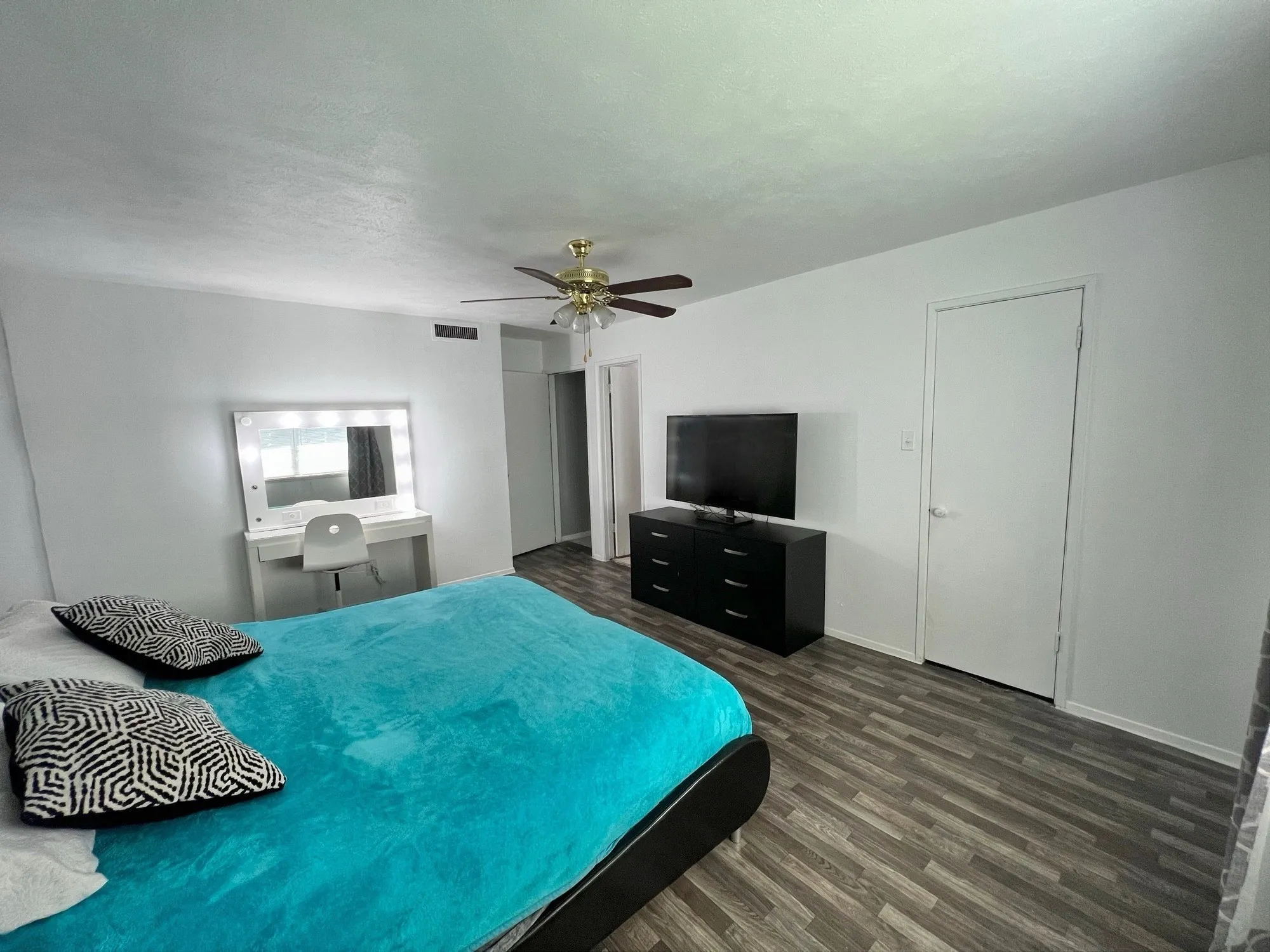 Single Family Residence For Sale in Dallas County , 5609 Kerry Lane, Garland, Texas 75043, 3 Bedrooms, 2 Bathrooms, 2 Garage spaces, 1,749 Sqft, built in 1977, Preowned, Price $274,900, mls#21211679, Real Estate Agent in Garland, Homes For Sale in Dallas county, Homes For Sale in Garland, Realtor in Garland Texas, Real Estate Brokerage Independent Realty Texas, Luminita Cordes Realtor