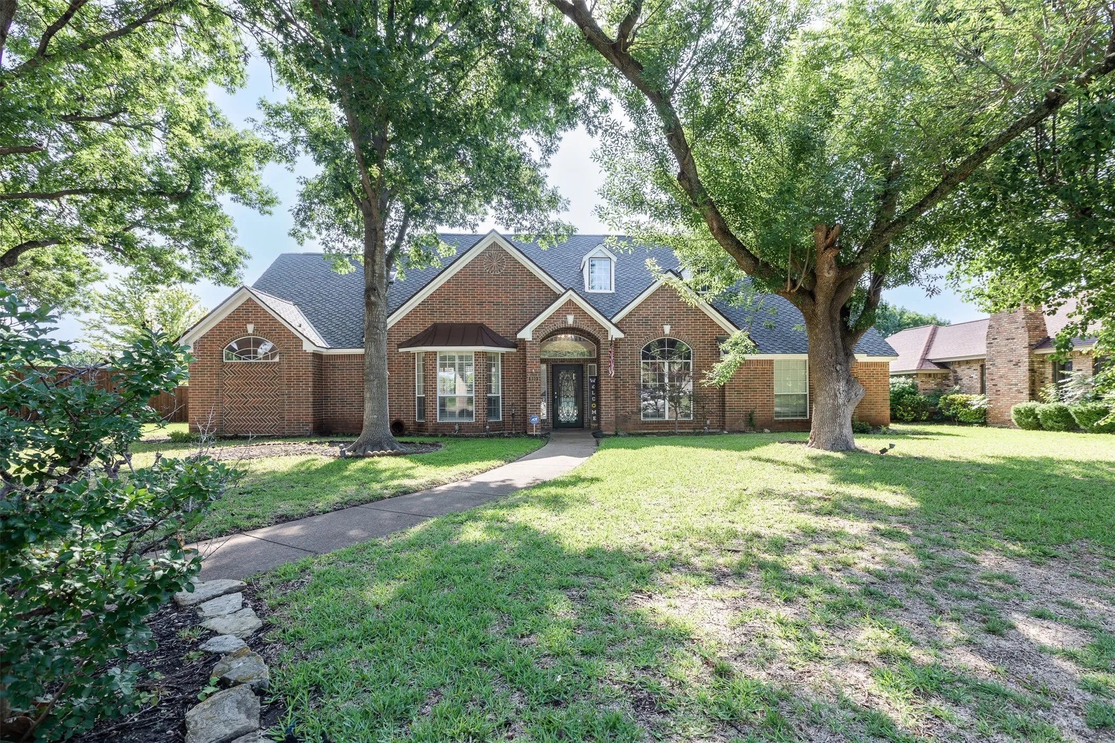 Single Family Residence For Sale in Dallas County , 910 Kings Court, Duncanville, Texas 75137, 4 Bedroom, 4 Bathroom, 3 Garage spaces, 3,359 Sqft, built in 1990, Preowned, mls#21208812, Real Estate Agent in Duncanville, Homes For Sale in Dallas county, Homes For Sale in Duncanville, Realtor in Duncanville Texas, Real Estate Brokerage Independent Realty Texas, Luminita Cordes Realtor