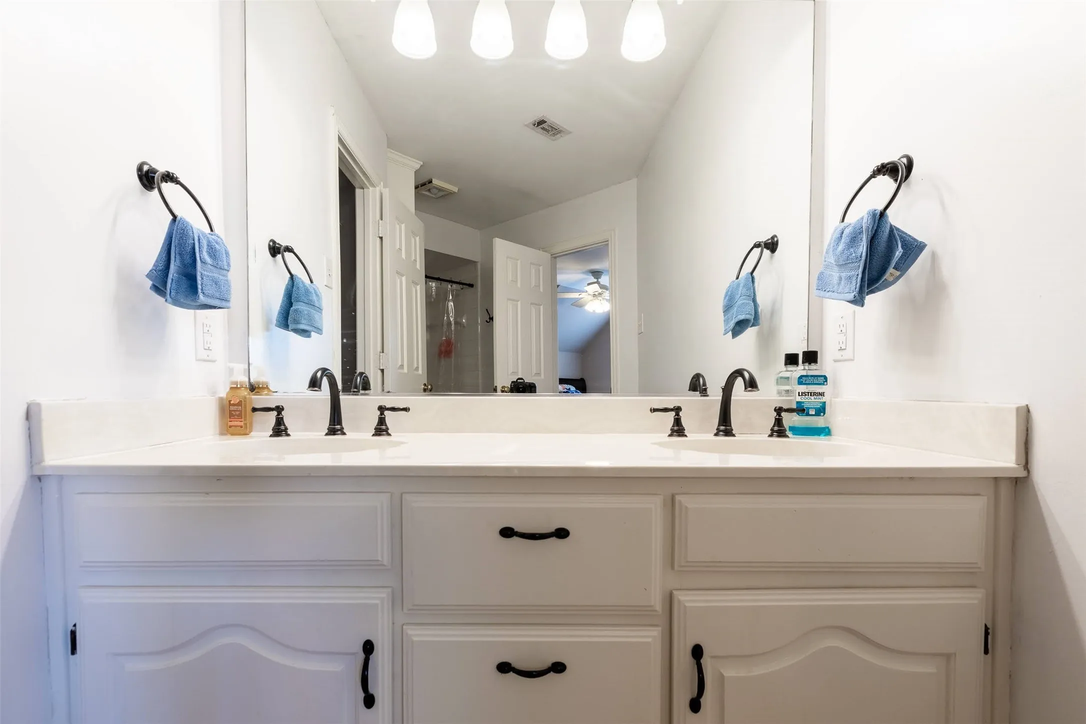 Single Family Residence For Sale in Dallas County , 910 Kings Court, Duncanville, Texas 75137, 4 Bedroom, 4 Bathroom, 3 Garage spaces, 3,359 Sqft, built in 1990, Preowned, mls#21208812, Real Estate Agent in Duncanville, Homes For Sale in Dallas county, Homes For Sale in Duncanville, Realtor in Duncanville Texas, Real Estate Brokerage Independent Realty Texas, Luminita Cordes Realtor