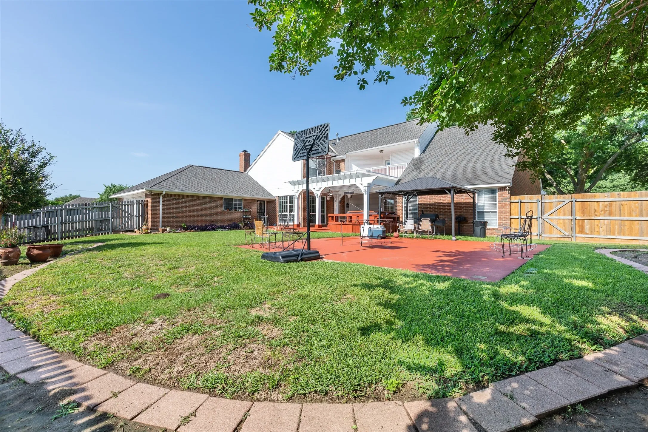 Single Family Residence For Sale in Dallas County , 910 Kings Court, Duncanville, Texas 75137, 4 Bedroom, 4 Bathroom, 3 Garage spaces, 3,359 Sqft, built in 1990, Preowned, mls#21208812, Real Estate Agent in Duncanville, Homes For Sale in Dallas county, Homes For Sale in Duncanville, Realtor in Duncanville Texas, Real Estate Brokerage Independent Realty Texas, Luminita Cordes Realtor