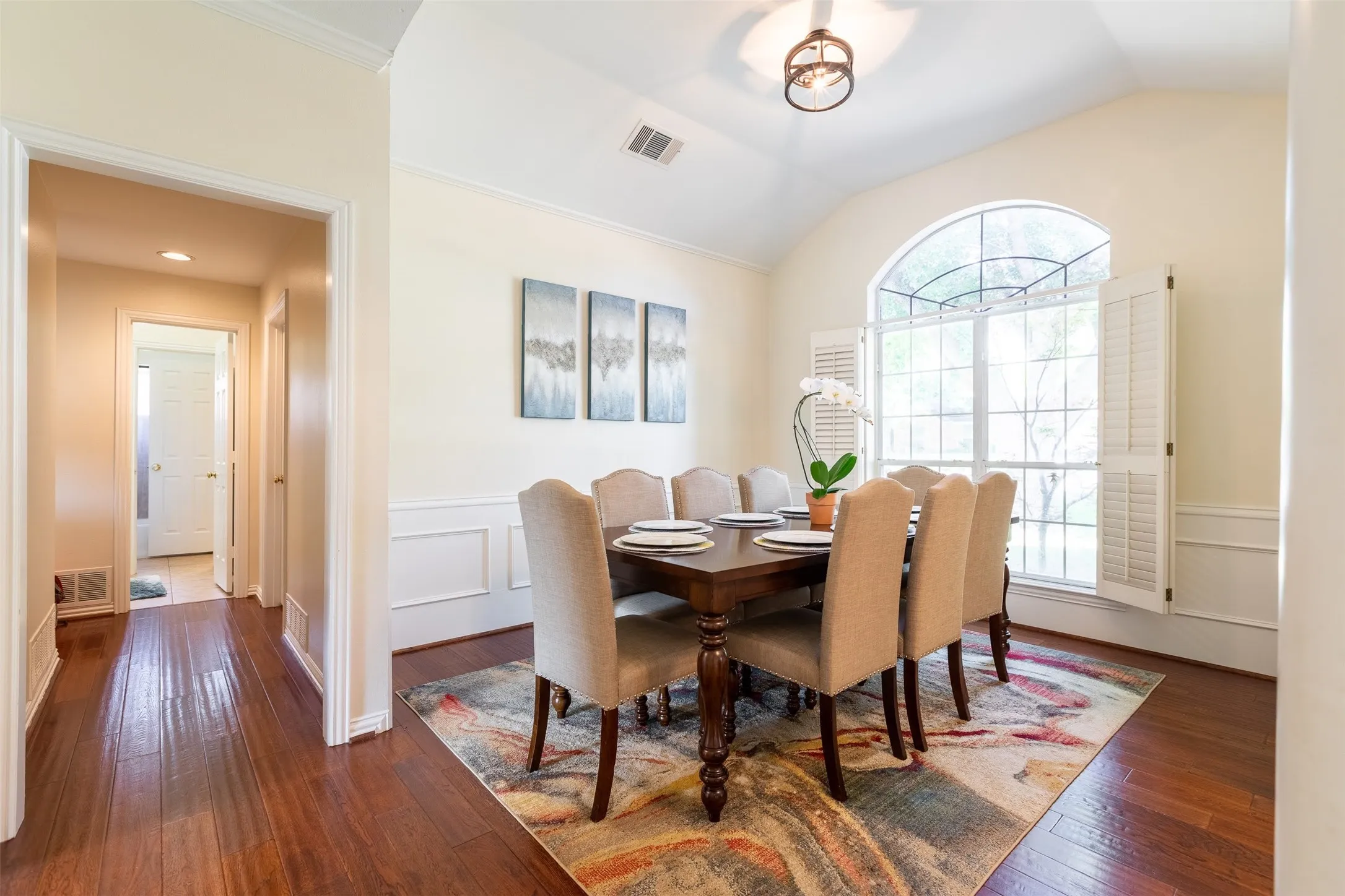 Single Family Residence For Sale in Dallas County , 910 Kings Court, Duncanville, Texas 75137, 4 Bedroom, 4 Bathroom, 3 Garage spaces, 3,359 Sqft, built in 1990, Preowned, mls#21208812, Real Estate Agent in Duncanville, Homes For Sale in Dallas county, Homes For Sale in Duncanville, Realtor in Duncanville Texas, Real Estate Brokerage Independent Realty Texas, Luminita Cordes Realtor