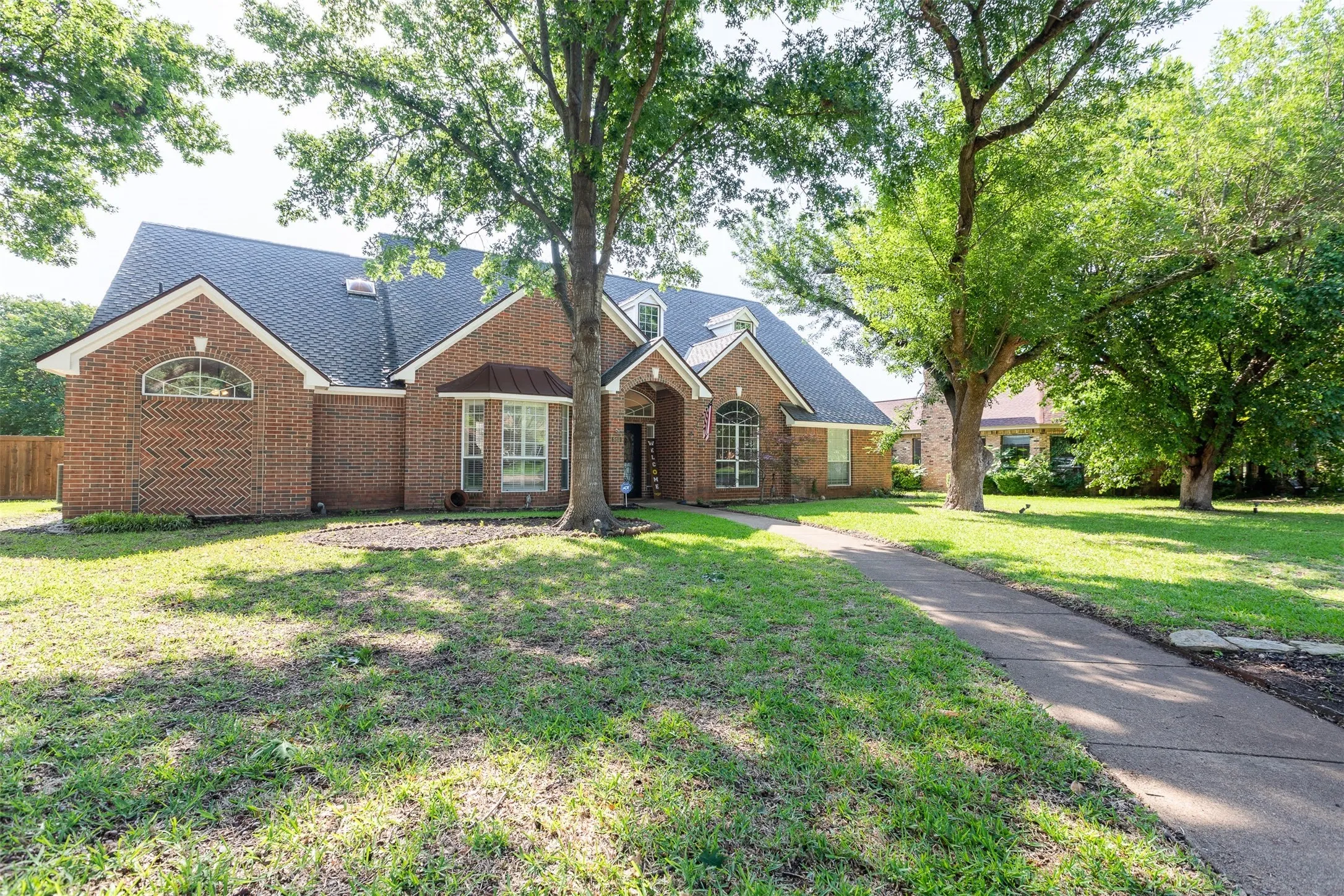 Single Family Residence For Sale in Dallas County , 910 Kings Court, Duncanville, Texas 75137, 4 Bedroom, 4 Bathroom, 3 Garage spaces, 3,359 Sqft, built in 1990, Preowned, mls#21208812, Real Estate Agent in Duncanville, Homes For Sale in Dallas county, Homes For Sale in Duncanville, Realtor in Duncanville Texas, Real Estate Brokerage Independent Realty Texas, Luminita Cordes Realtor