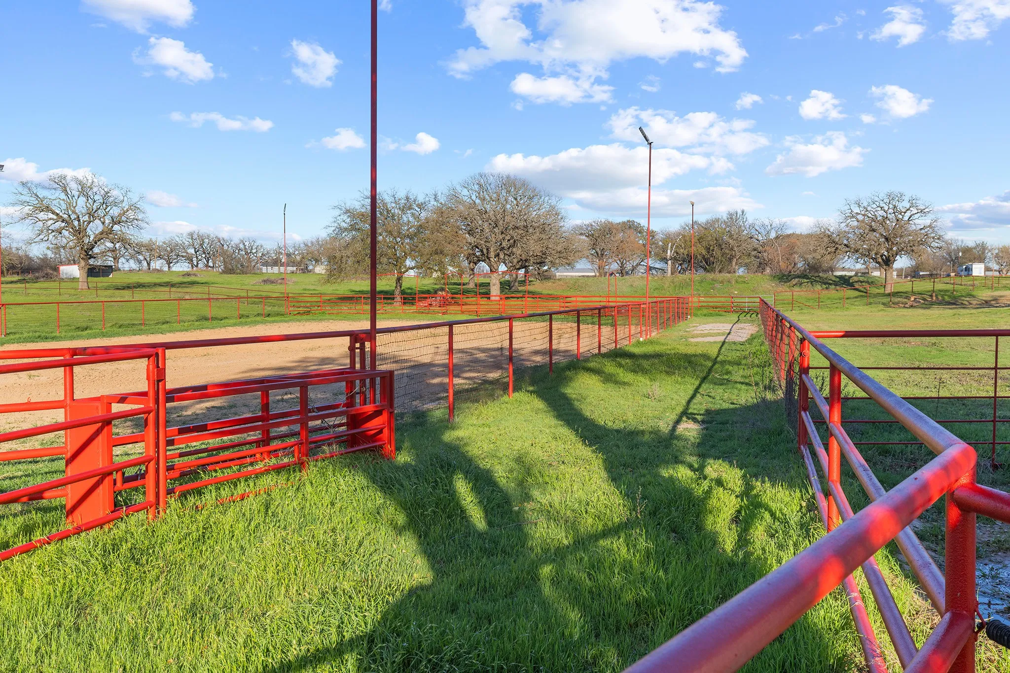 Farm For Sale in Parker County , 304 Scarlett Road, Weatherford, Texas 76087, 3 Bedroom, 2 Bathroom, 1 Garage spaces, 2,889 Sqft, built in 1981, mls#21199126, Real Estate Agent in Weatherford, Homes For Sale in Parker county, Homes For Sale in Weatherford, Realtor in Weatherford Texas, Real Estate Brokerage Independent Realty Texas, Luminita Cordes Realtor