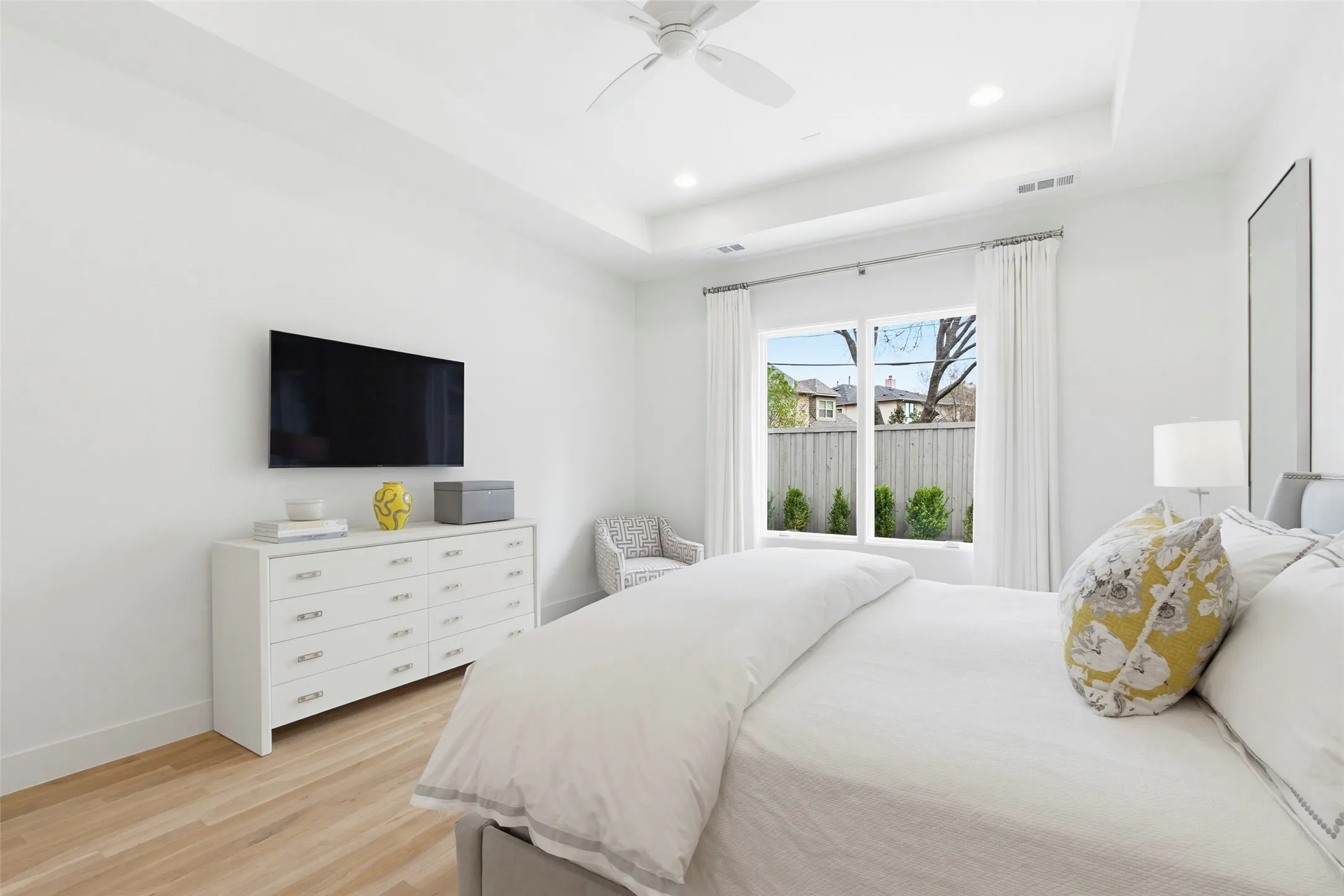Single Family Residence For Sale in Dallas County , 9562 Lakemont Drive, Dallas, Texas 75220, 4 Bedroom, 4 Bathroom, 2 Garage spaces, 4,527 Sqft, built in 2020, Preowned, mls#21200675, Real Estate Agent in Dallas, Homes For Sale in Dallas county, Homes For Sale in Dallas, Realtor in Dallas Texas, Real Estate Brokerage Independent Realty Texas, Luminita Cordes Realtor