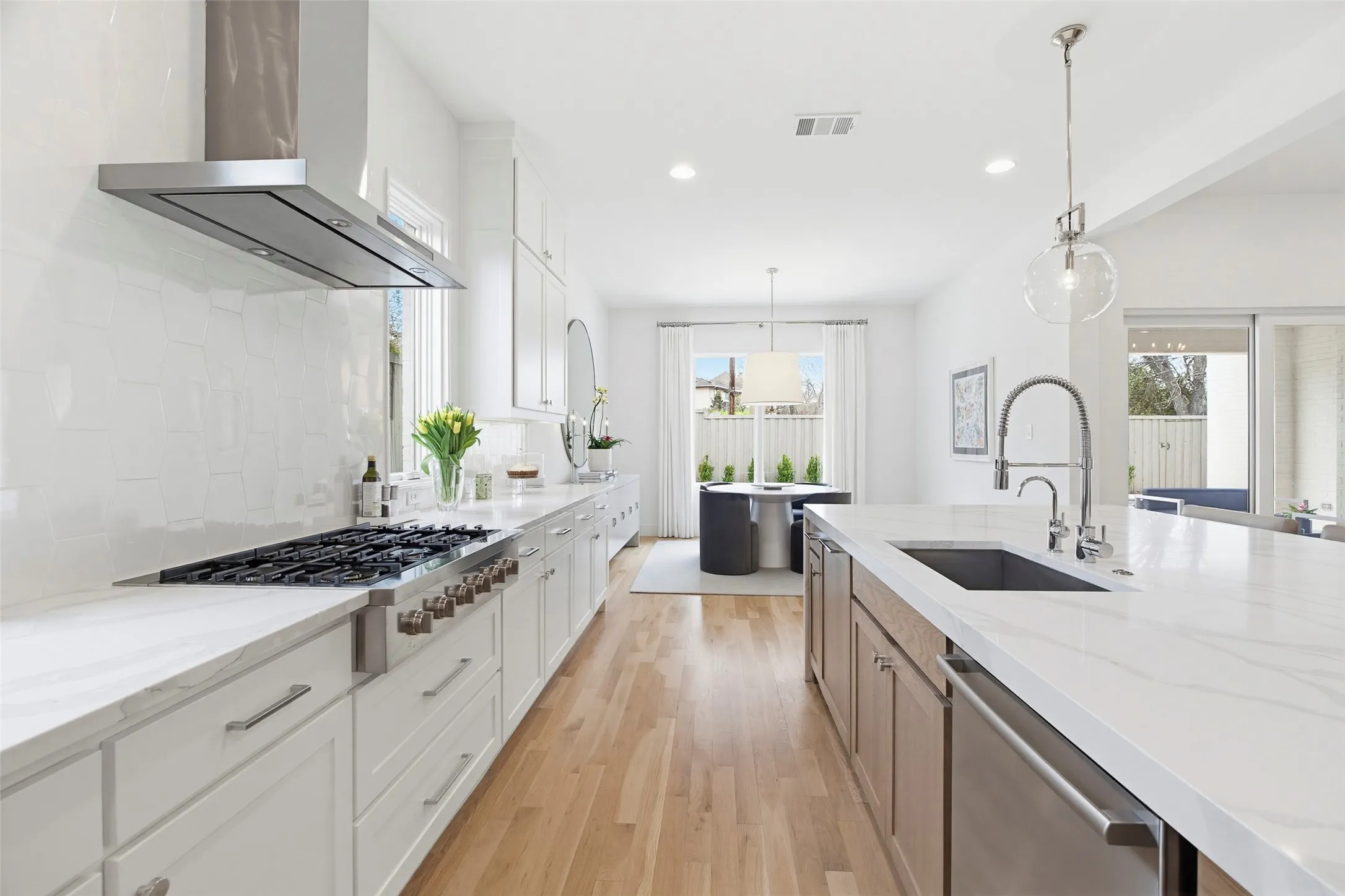 Single Family Residence For Sale in Dallas County , 9562 Lakemont Drive, Dallas, Texas 75220, 4 Bedroom, 4 Bathroom, 2 Garage spaces, 4,527 Sqft, built in 2020, Preowned, mls#21200675, Real Estate Agent in Dallas, Homes For Sale in Dallas county, Homes For Sale in Dallas, Realtor in Dallas Texas, Real Estate Brokerage Independent Realty Texas, Luminita Cordes Realtor