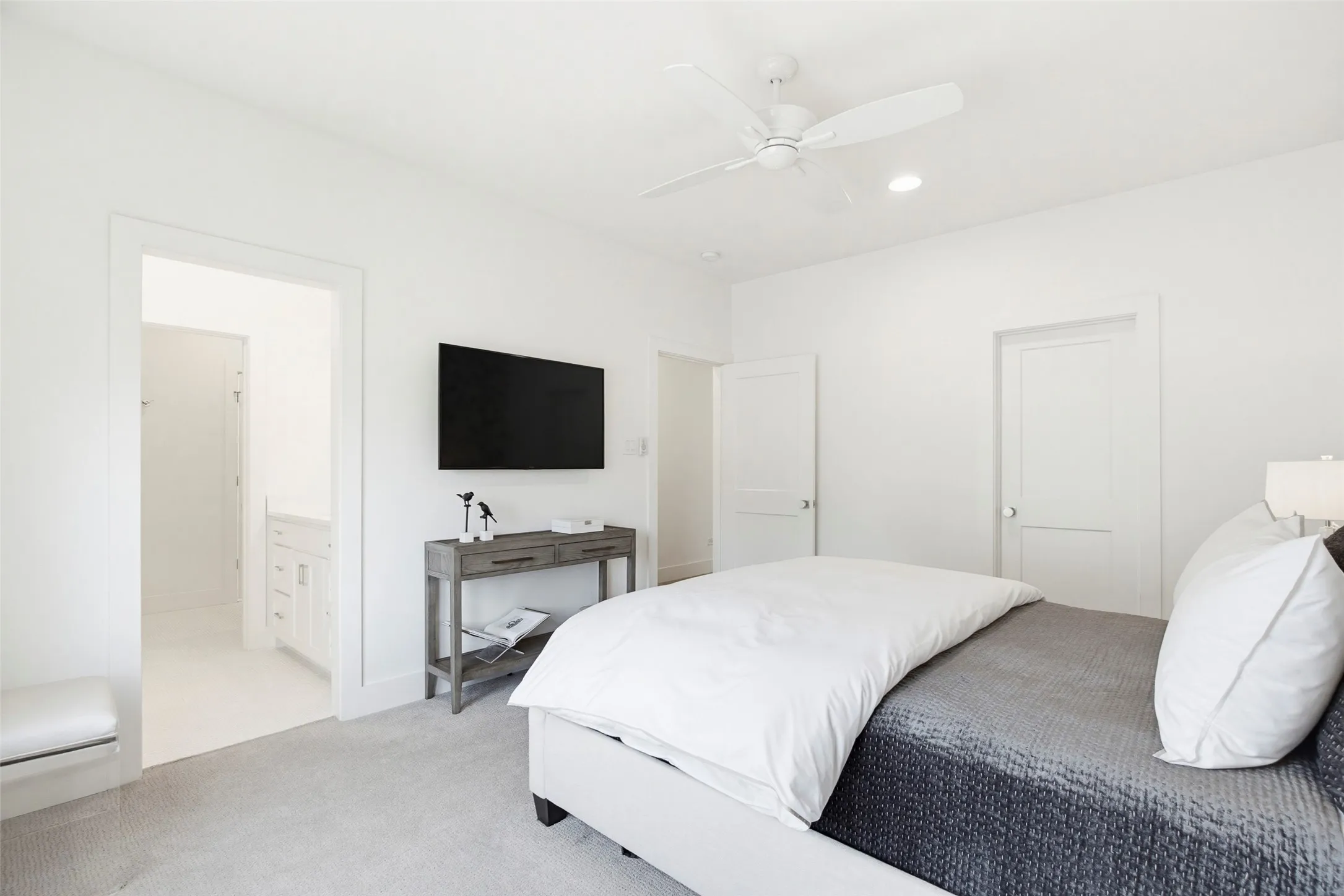 Single Family Residence For Sale in Dallas County , 9562 Lakemont Drive, Dallas, Texas 75220, 4 Bedroom, 4 Bathroom, 2 Garage spaces, 4,527 Sqft, built in 2020, Preowned, mls#21200675, Real Estate Agent in Dallas, Homes For Sale in Dallas county, Homes For Sale in Dallas, Realtor in Dallas Texas, Real Estate Brokerage Independent Realty Texas, Luminita Cordes Realtor