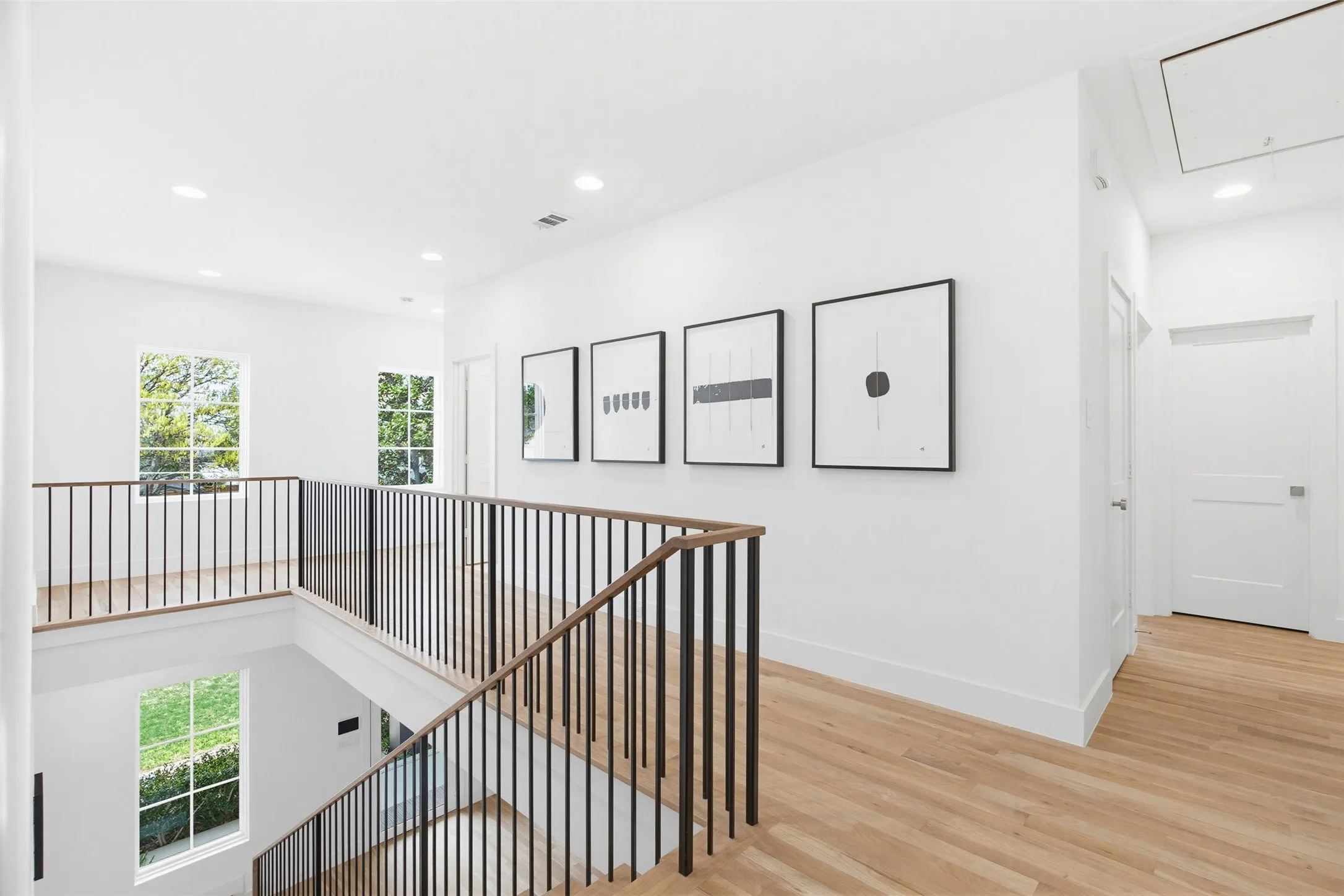 Single Family Residence For Sale in Dallas County , 9562 Lakemont Drive, Dallas, Texas 75220, 4 Bedroom, 4 Bathroom, 2 Garage spaces, 4,527 Sqft, built in 2020, Preowned, mls#21200675, Real Estate Agent in Dallas, Homes For Sale in Dallas county, Homes For Sale in Dallas, Realtor in Dallas Texas, Real Estate Brokerage Independent Realty Texas, Luminita Cordes Realtor