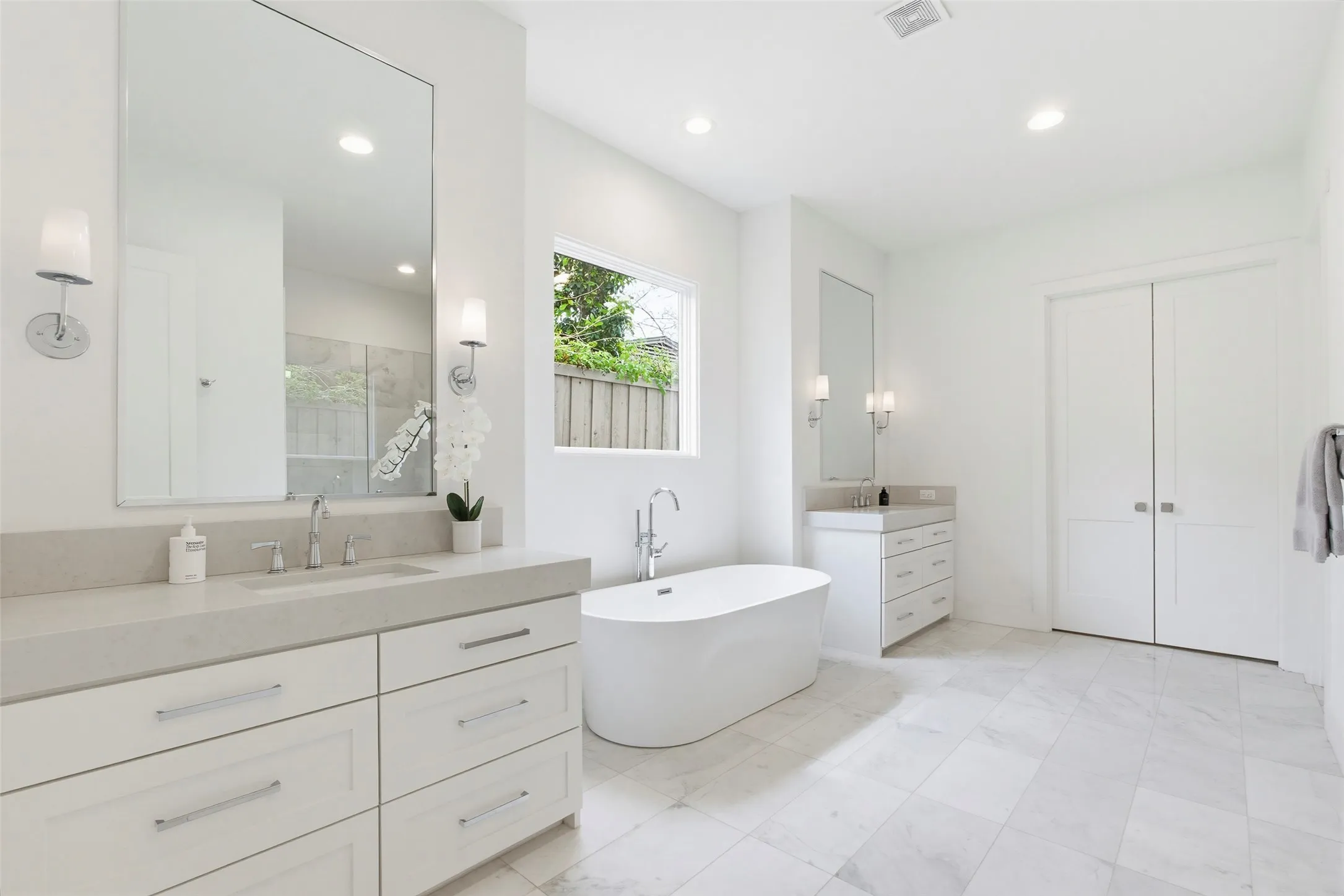 Single Family Residence For Sale in Dallas County , 9562 Lakemont Drive, Dallas, Texas 75220, 4 Bedroom, 4 Bathroom, 2 Garage spaces, 4,527 Sqft, built in 2020, Preowned, mls#21200675, Real Estate Agent in Dallas, Homes For Sale in Dallas county, Homes For Sale in Dallas, Realtor in Dallas Texas, Real Estate Brokerage Independent Realty Texas, Luminita Cordes Realtor
