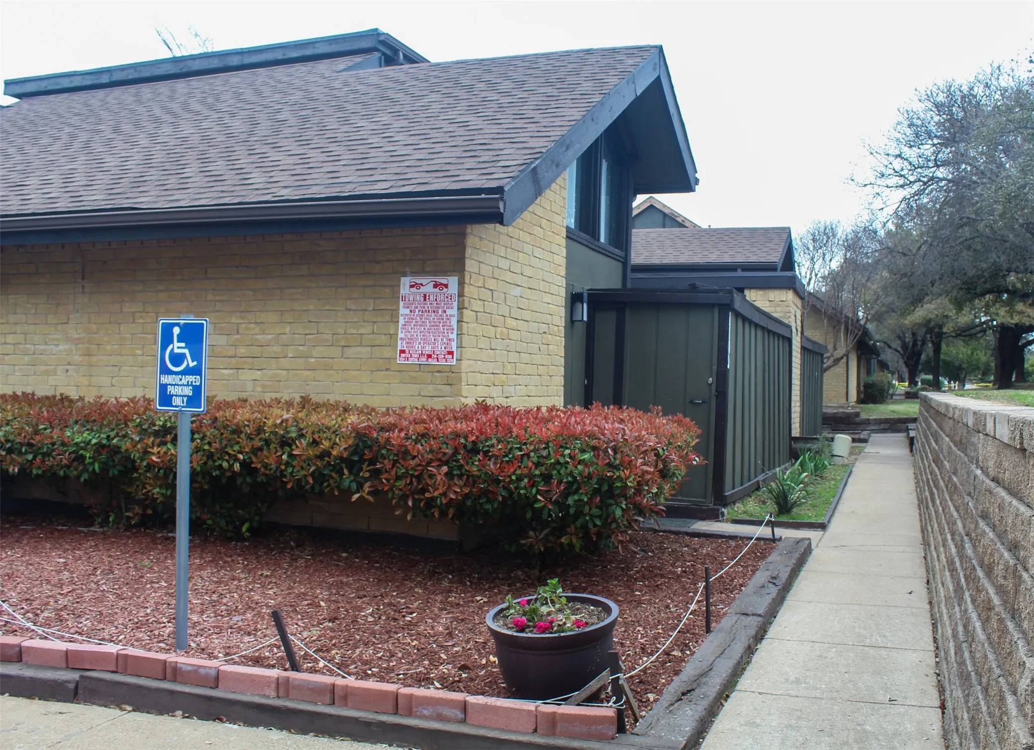 Condominium For Sale in Dallas County , 4649 Country Creek Drive 1109, Dallas, Texas 75236, 2 Bedrooms, 2 Bathrooms, Garage spaces, 1,046 Sqft, built in 1974, Preowned, Price $160,000, mls#21204593, Real Estate Agent in Dallas, Homes For Sale in Dallas county, Homes For Sale in Dallas, Realtor in Dallas Texas, Real Estate Brokerage Independent Realty Texas, Luminita Cordes Realtor