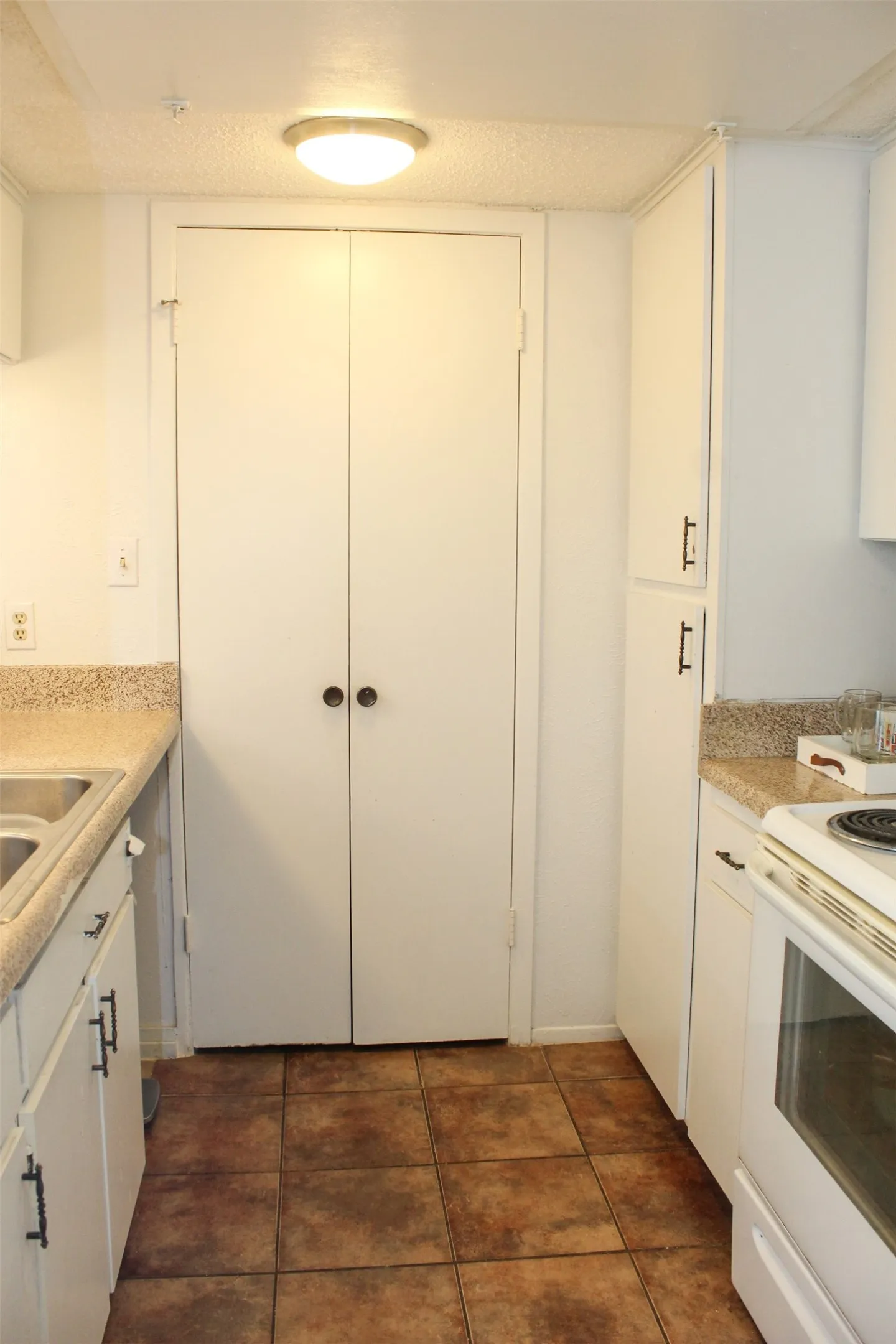 Condominium For Sale in Dallas County , 4649 Country Creek Drive 1109, Dallas, Texas 75236, 2 Bedrooms, 2 Bathrooms, Garage spaces, 1,046 Sqft, built in 1974, Preowned, Price $160,000, mls#21204593, Real Estate Agent in Dallas, Homes For Sale in Dallas county, Homes For Sale in Dallas, Realtor in Dallas Texas, Real Estate Brokerage Independent Realty Texas, Luminita Cordes Realtor