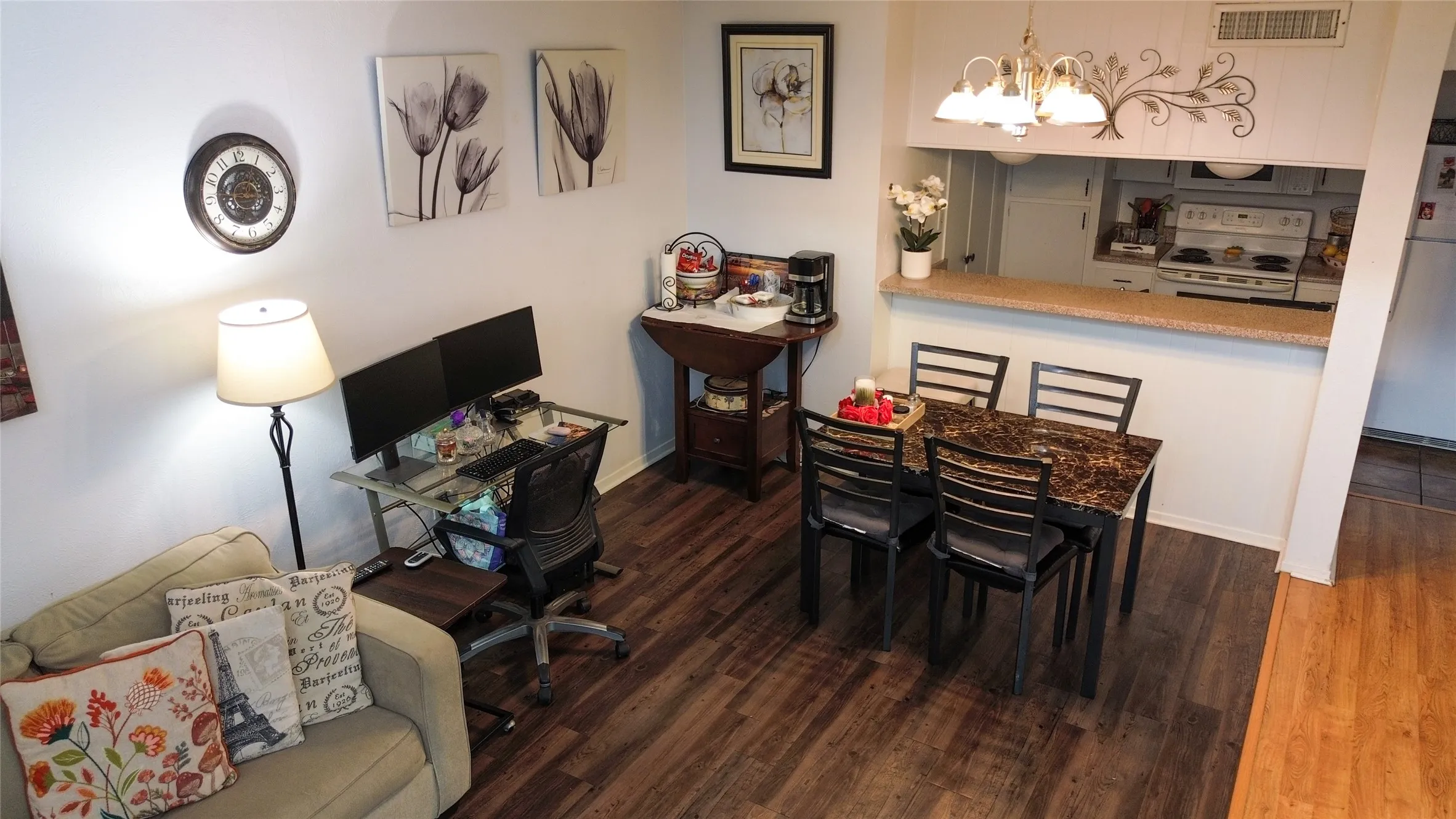 Condominium For Sale in Dallas County , 4649 Country Creek Drive 1109, Dallas, Texas 75236, 2 Bedrooms, 2 Bathrooms, Garage spaces, 1,046 Sqft, built in 1974, Preowned, Price $160,000, mls#21204593, Real Estate Agent in Dallas, Homes For Sale in Dallas county, Homes For Sale in Dallas, Realtor in Dallas Texas, Real Estate Brokerage Independent Realty Texas, Luminita Cordes Realtor