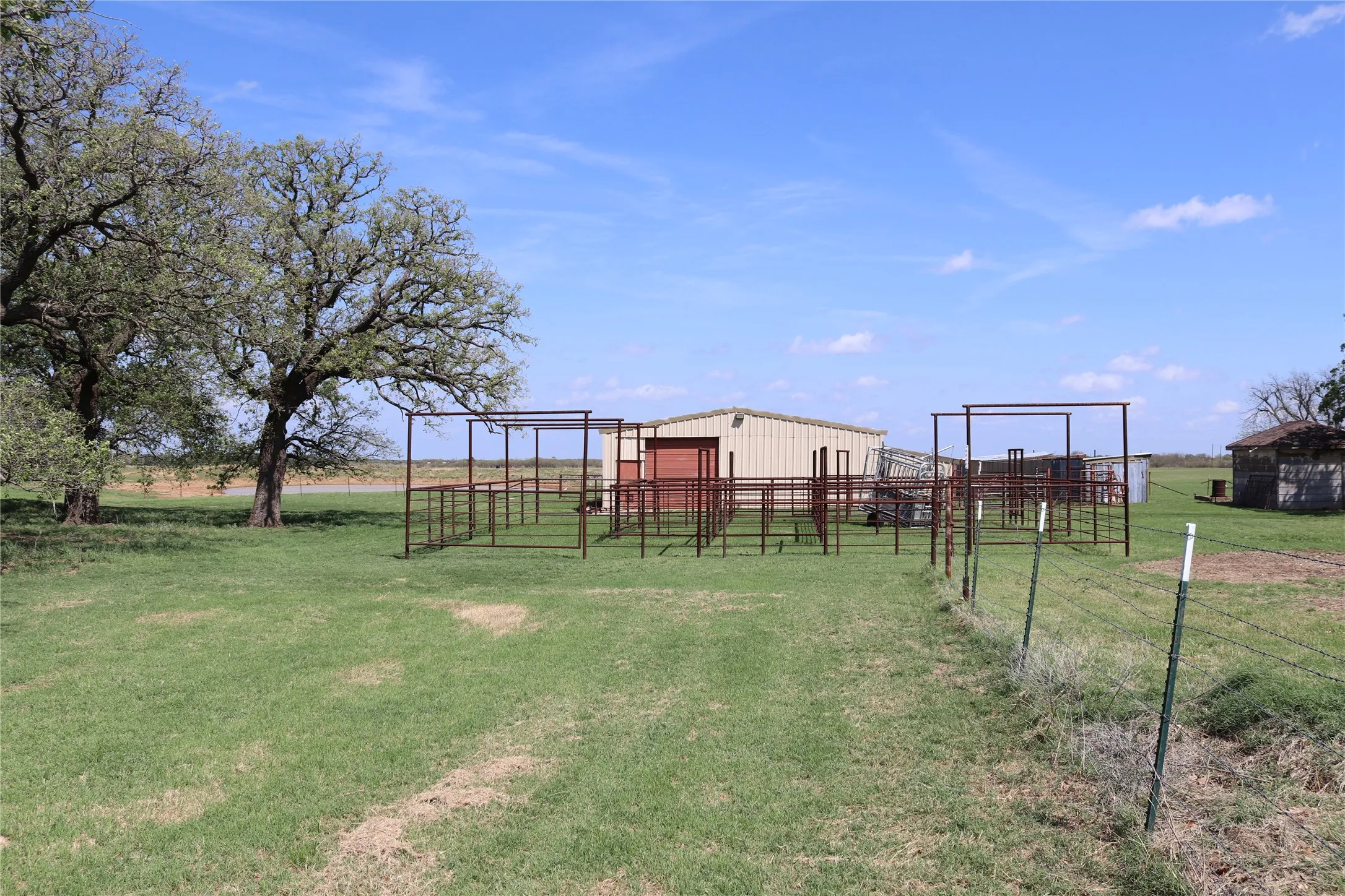 Farm For Sale in Clay County , 2553 Brixey Road, Henrietta, Texas 76365, 4 Bedroom, 2 Bathroom, 2 Garage spaces, 1,922 Sqft, built in 1951, mls#21211842, Real Estate Agent in Henrietta, Homes For Sale in Clay county, Homes For Sale in Henrietta, Realtor in Henrietta Texas, Real Estate Brokerage Independent Realty Texas, Luminita Cordes Realtor