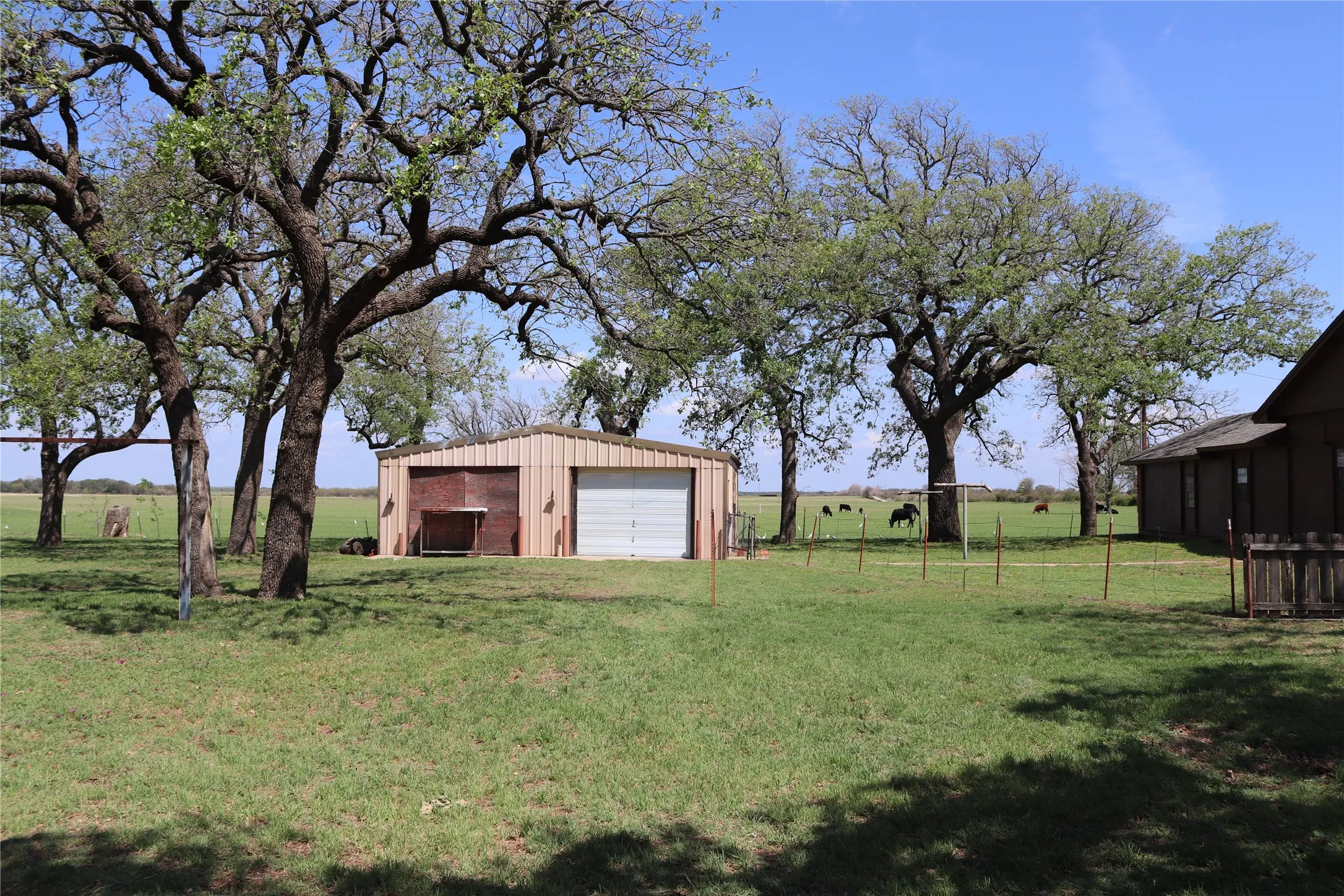 Farm For Sale in Clay County , 2553 Brixey Road, Henrietta, Texas 76365, 4 Bedroom, 2 Bathroom, 2 Garage spaces, 1,922 Sqft, built in 1951, mls#21211842, Real Estate Agent in Henrietta, Homes For Sale in Clay county, Homes For Sale in Henrietta, Realtor in Henrietta Texas, Real Estate Brokerage Independent Realty Texas, Luminita Cordes Realtor