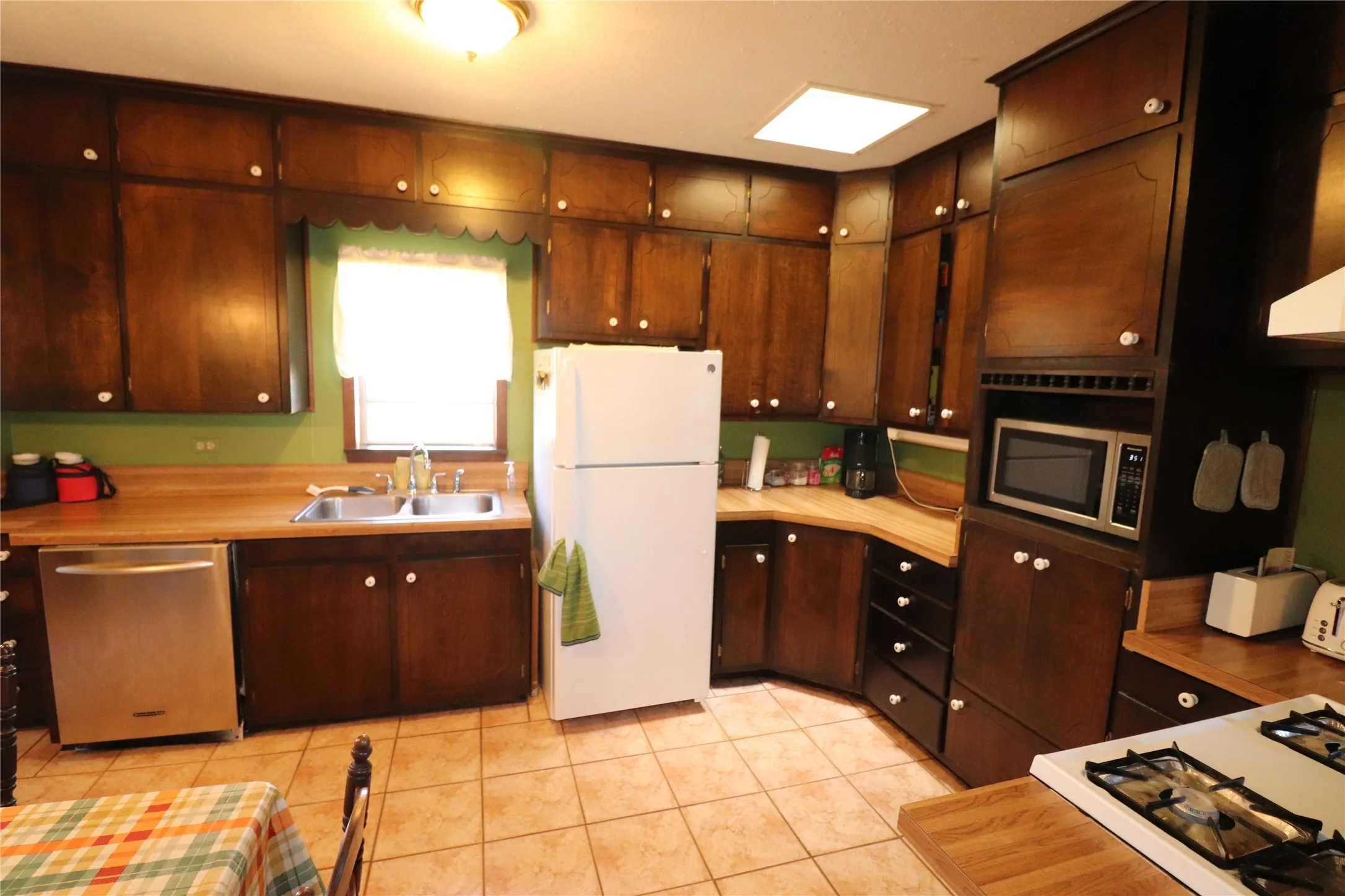 Farm For Sale in Clay County , 2553 Brixey Road, Henrietta, Texas 76365, 4 Bedroom, 2 Bathroom, 2 Garage spaces, 1,922 Sqft, built in 1951, mls#21211842, Real Estate Agent in Henrietta, Homes For Sale in Clay county, Homes For Sale in Henrietta, Realtor in Henrietta Texas, Real Estate Brokerage Independent Realty Texas, Luminita Cordes Realtor