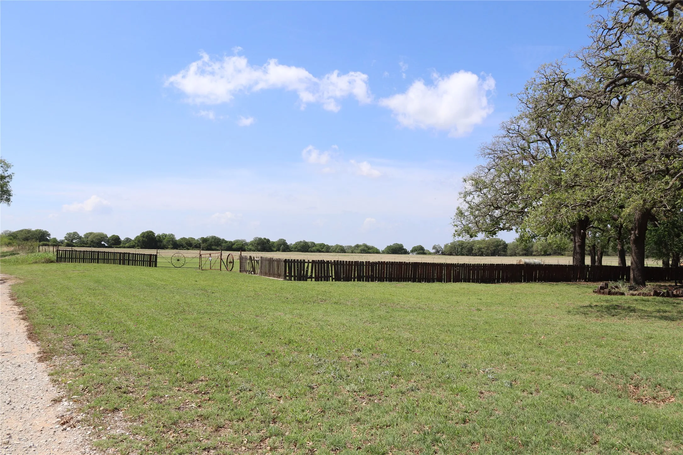 Farm For Sale in Clay County , 2553 Brixey Road, Henrietta, Texas 76365, 4 Bedroom, 2 Bathroom, 2 Garage spaces, 1,922 Sqft, built in 1951, mls#21211842, Real Estate Agent in Henrietta, Homes For Sale in Clay county, Homes For Sale in Henrietta, Realtor in Henrietta Texas, Real Estate Brokerage Independent Realty Texas, Luminita Cordes Realtor