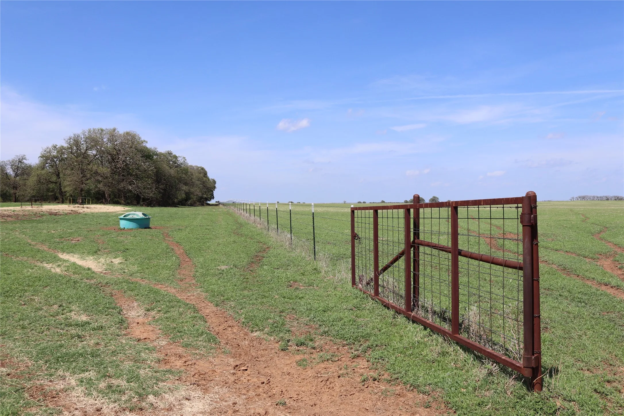 Farm For Sale in Clay County , 2553 Brixey Road, Henrietta, Texas 76365, 4 Bedroom, 2 Bathroom, 2 Garage spaces, 1,922 Sqft, built in 1951, mls#21211842, Real Estate Agent in Henrietta, Homes For Sale in Clay county, Homes For Sale in Henrietta, Realtor in Henrietta Texas, Real Estate Brokerage Independent Realty Texas, Luminita Cordes Realtor