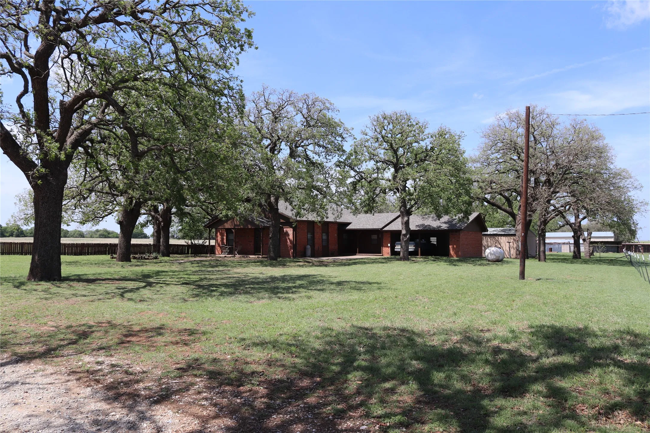 Farm For Sale in Clay County , 2553 Brixey Road, Henrietta, Texas 76365, 4 Bedroom, 2 Bathroom, 2 Garage spaces, 1,922 Sqft, built in 1951, mls#21211842, Real Estate Agent in Henrietta, Homes For Sale in Clay county, Homes For Sale in Henrietta, Realtor in Henrietta Texas, Real Estate Brokerage Independent Realty Texas, Luminita Cordes Realtor