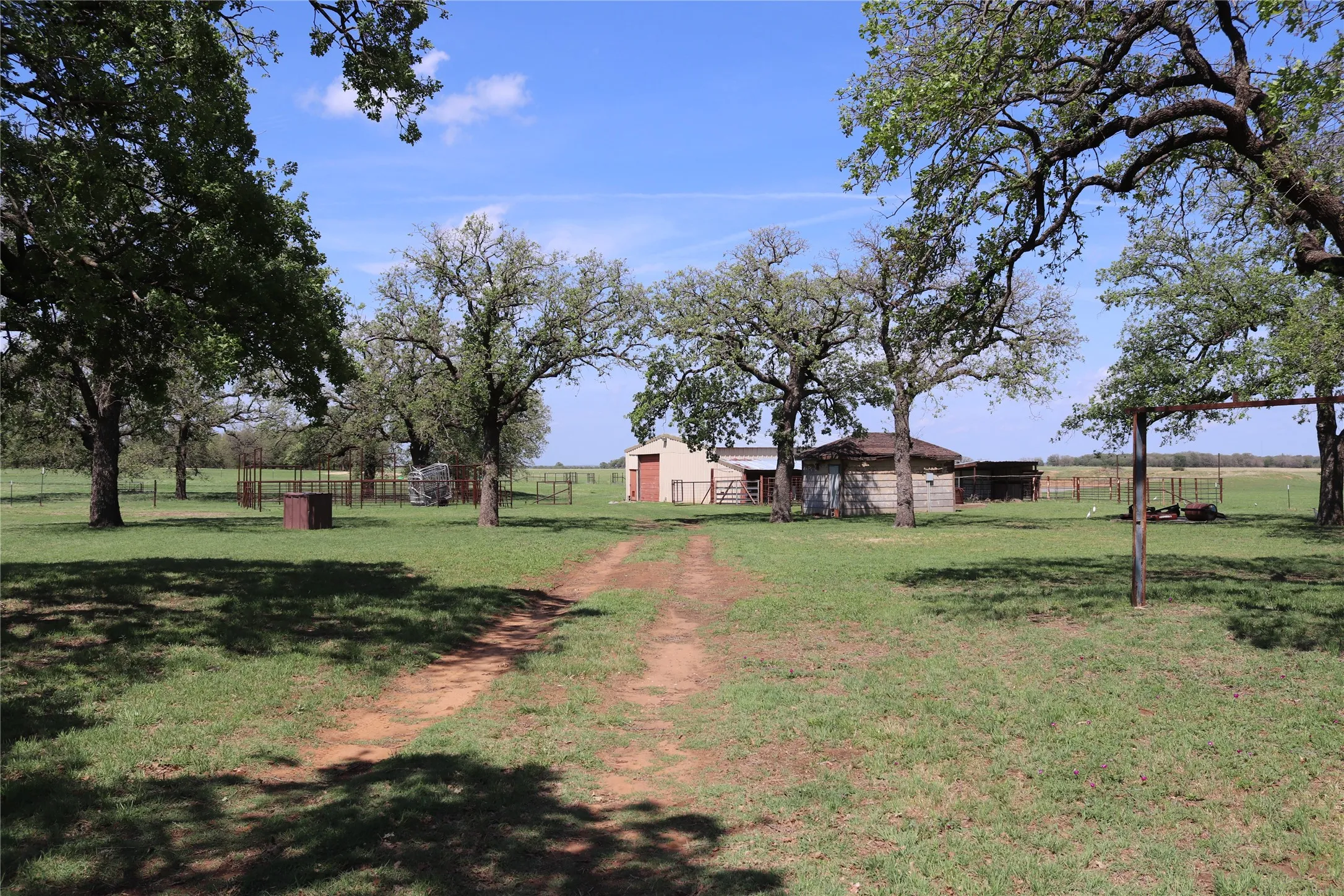 Farm For Sale in Clay County , 2553 Brixey Road, Henrietta, Texas 76365, 4 Bedroom, 2 Bathroom, 2 Garage spaces, 1,922 Sqft, built in 1951, mls#21211842, Real Estate Agent in Henrietta, Homes For Sale in Clay county, Homes For Sale in Henrietta, Realtor in Henrietta Texas, Real Estate Brokerage Independent Realty Texas, Luminita Cordes Realtor