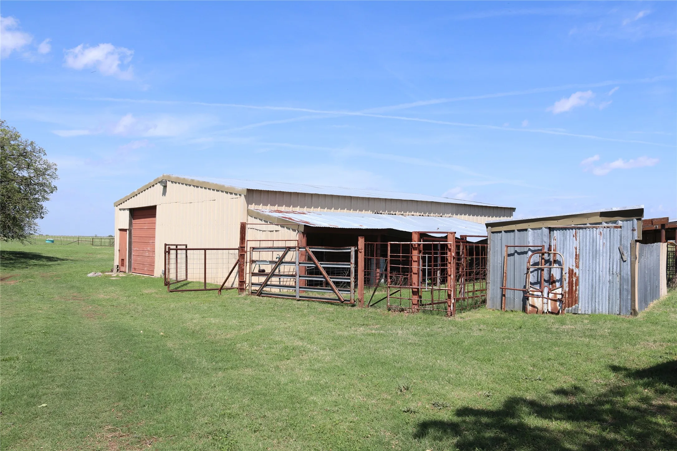 Farm For Sale in Clay County , 2553 Brixey Road, Henrietta, Texas 76365, 4 Bedroom, 2 Bathroom, 2 Garage spaces, 1,922 Sqft, built in 1951, mls#21211842, Real Estate Agent in Henrietta, Homes For Sale in Clay county, Homes For Sale in Henrietta, Realtor in Henrietta Texas, Real Estate Brokerage Independent Realty Texas, Luminita Cordes Realtor