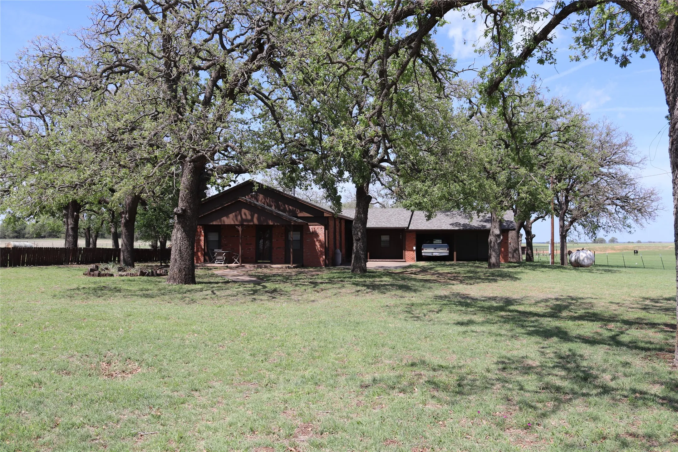 Farm For Sale in Clay County , 2553 Brixey Road, Henrietta, Texas 76365, 4 Bedroom, 2 Bathroom, 2 Garage spaces, 1,922 Sqft, built in 1951, mls#21211842, Real Estate Agent in Henrietta, Homes For Sale in Clay county, Homes For Sale in Henrietta, Realtor in Henrietta Texas, Real Estate Brokerage Independent Realty Texas, Luminita Cordes Realtor