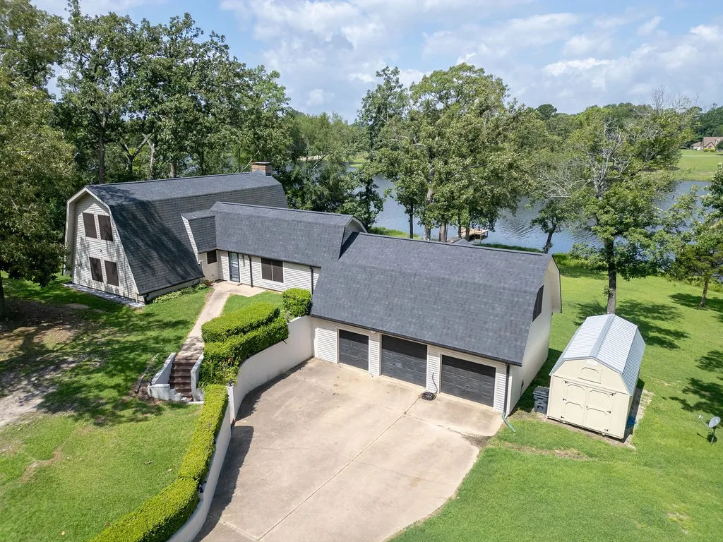 Single Family Residence For Sale in Wood County , 364 Private Road 6602, Mineola, Texas 75773, 4 Bedroom, 3 Bathroom, 2 Garage spaces, 2,428 Sqft, built in 1987, mls#21211854, Real Estate Agent in Mineola, Homes For Sale in Wood county, Homes For Sale in Mineola, Realtor in Mineola Texas, Real Estate Brokerage Independent Realty Texas, Luminita Cordes Realtor