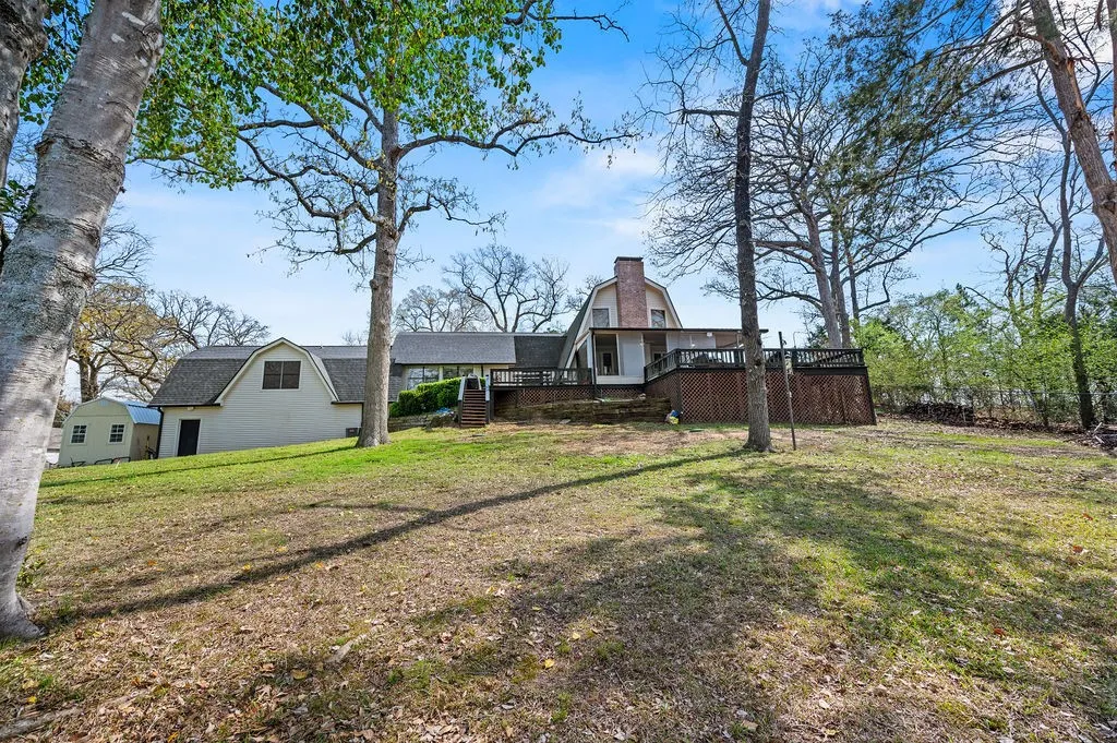 Single Family Residence For Sale in Wood County , 364 Private Road 6602, Mineola, Texas 75773, 4 Bedroom, 3 Bathroom, 2 Garage spaces, 2,428 Sqft, built in 1987, mls#21211854, Real Estate Agent in Mineola, Homes For Sale in Wood county, Homes For Sale in Mineola, Realtor in Mineola Texas, Real Estate Brokerage Independent Realty Texas, Luminita Cordes Realtor
