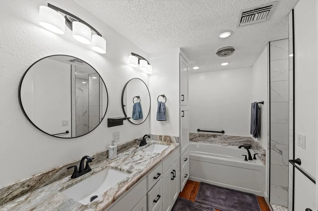 Single Family Residence For Sale in Wood County , 364 Private Road 6602, Mineola, Texas 75773, 4 Bedroom, 3 Bathroom, 2 Garage spaces, 2,428 Sqft, built in 1987, mls#21211854, Real Estate Agent in Mineola, Homes For Sale in Wood county, Homes For Sale in Mineola, Realtor in Mineola Texas, Real Estate Brokerage Independent Realty Texas, Luminita Cordes Realtor