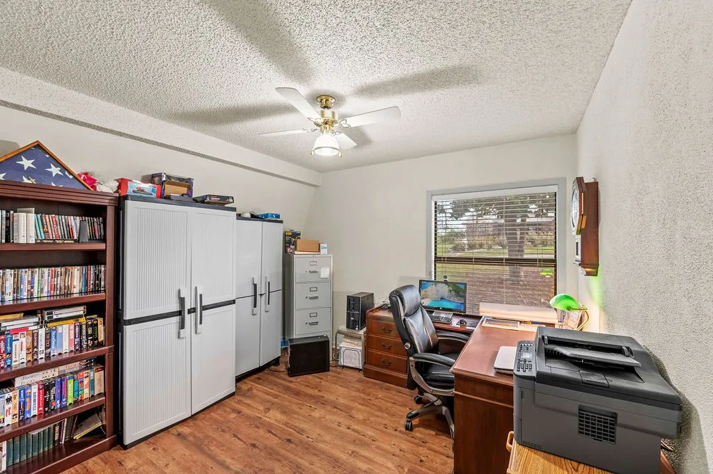 Single Family Residence For Sale in Wood County , 364 Private Road 6602, Mineola, Texas 75773, 4 Bedroom, 3 Bathroom, 2 Garage spaces, 2,428 Sqft, built in 1987, mls#21211854, Real Estate Agent in Mineola, Homes For Sale in Wood county, Homes For Sale in Mineola, Realtor in Mineola Texas, Real Estate Brokerage Independent Realty Texas, Luminita Cordes Realtor
