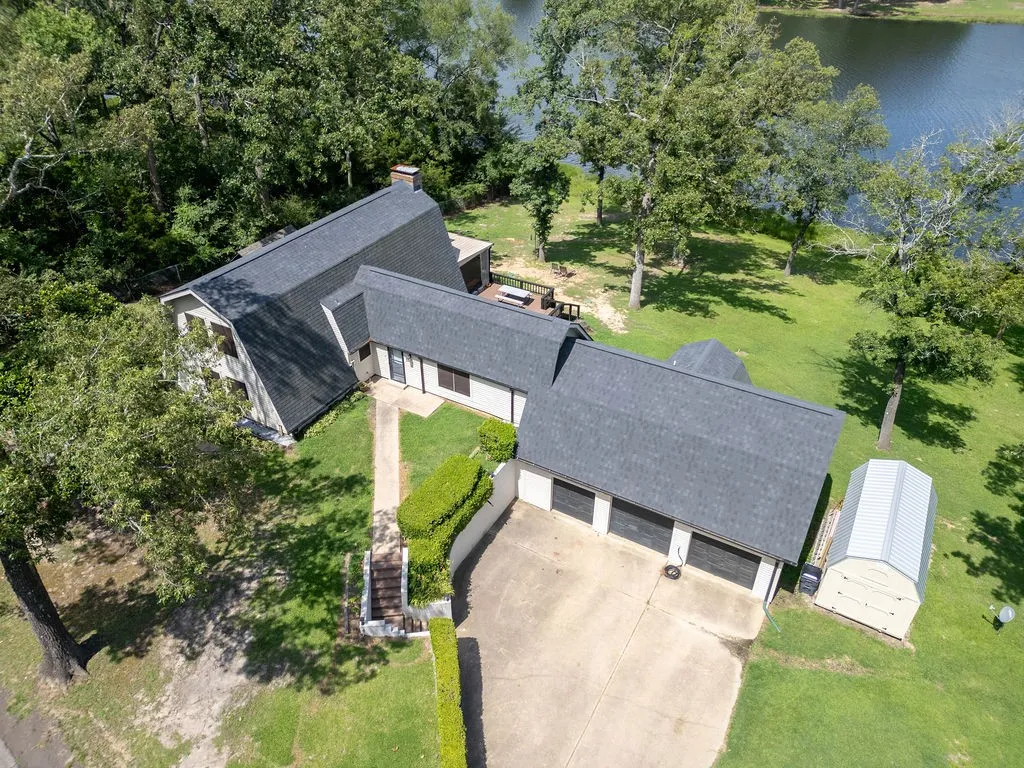 Single Family Residence For Sale in Wood County , 364 Private Road 6602, Mineola, Texas 75773, 4 Bedroom, 3 Bathroom, 2 Garage spaces, 2,428 Sqft, built in 1987, mls#21211854, Real Estate Agent in Mineola, Homes For Sale in Wood county, Homes For Sale in Mineola, Realtor in Mineola Texas, Real Estate Brokerage Independent Realty Texas, Luminita Cordes Realtor