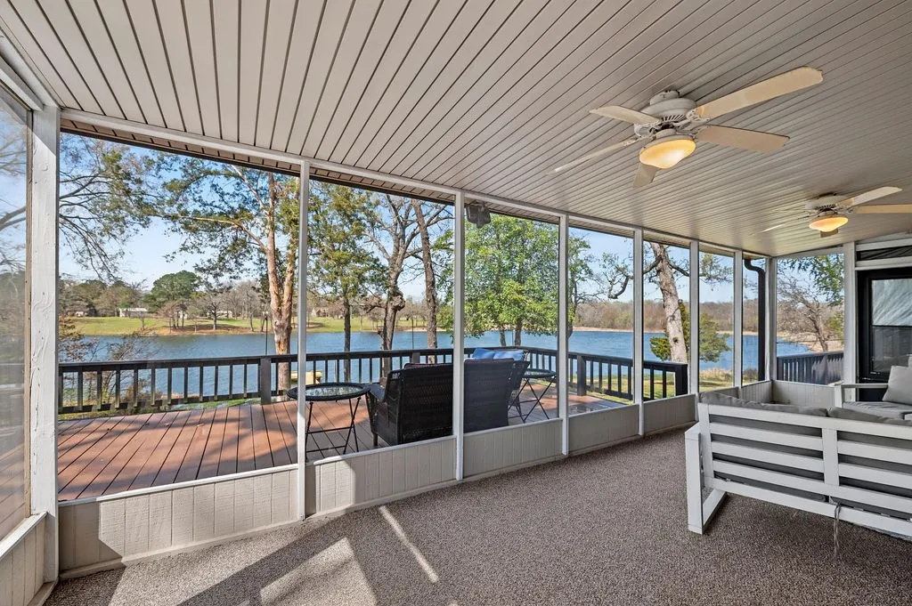 Single Family Residence For Sale in Wood County , 364 Private Road 6602, Mineola, Texas 75773, 4 Bedroom, 3 Bathroom, 2 Garage spaces, 2,428 Sqft, built in 1987, mls#21211854, Real Estate Agent in Mineola, Homes For Sale in Wood county, Homes For Sale in Mineola, Realtor in Mineola Texas, Real Estate Brokerage Independent Realty Texas, Luminita Cordes Realtor