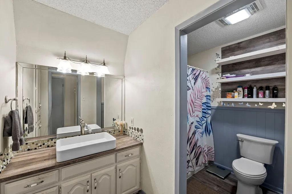 Single Family Residence For Sale in Wood County , 364 Private Road 6602, Mineola, Texas 75773, 4 Bedroom, 3 Bathroom, 2 Garage spaces, 2,428 Sqft, built in 1987, mls#21211854, Real Estate Agent in Mineola, Homes For Sale in Wood county, Homes For Sale in Mineola, Realtor in Mineola Texas, Real Estate Brokerage Independent Realty Texas, Luminita Cordes Realtor