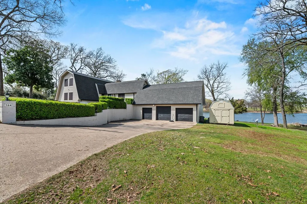 Single Family Residence For Sale in Wood County , 364 Private Road 6602, Mineola, Texas 75773, 4 Bedroom, 3 Bathroom, 2 Garage spaces, 2,428 Sqft, built in 1987, mls#21211854, Real Estate Agent in Mineola, Homes For Sale in Wood county, Homes For Sale in Mineola, Realtor in Mineola Texas, Real Estate Brokerage Independent Realty Texas, Luminita Cordes Realtor