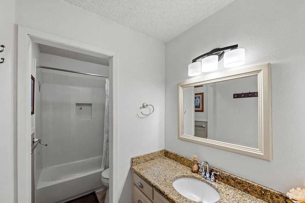 Single Family Residence For Sale in Wood County , 364 Private Road 6602, Mineola, Texas 75773, 4 Bedroom, 3 Bathroom, 2 Garage spaces, 2,428 Sqft, built in 1987, mls#21211854, Real Estate Agent in Mineola, Homes For Sale in Wood county, Homes For Sale in Mineola, Realtor in Mineola Texas, Real Estate Brokerage Independent Realty Texas, Luminita Cordes Realtor
