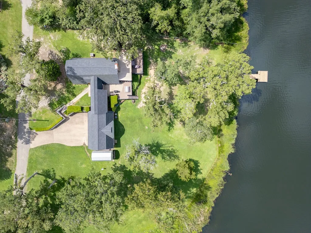 Single Family Residence For Sale in Wood County , 364 Private Road 6602, Mineola, Texas 75773, 4 Bedroom, 3 Bathroom, 2 Garage spaces, 2,428 Sqft, built in 1987, mls#21211854, Real Estate Agent in Mineola, Homes For Sale in Wood county, Homes For Sale in Mineola, Realtor in Mineola Texas, Real Estate Brokerage Independent Realty Texas, Luminita Cordes Realtor